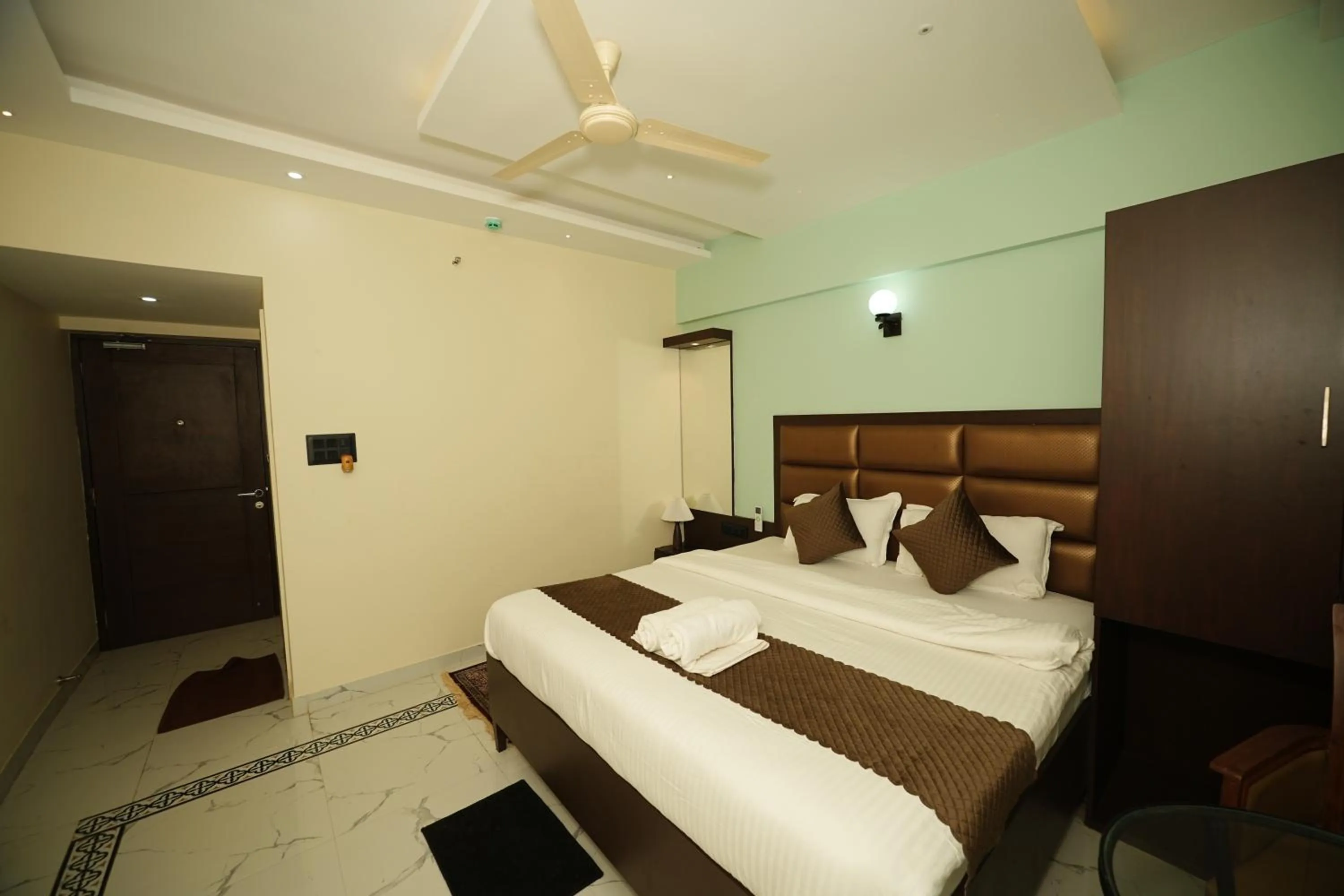 Bedroom, Bed in Saikiran Hotel