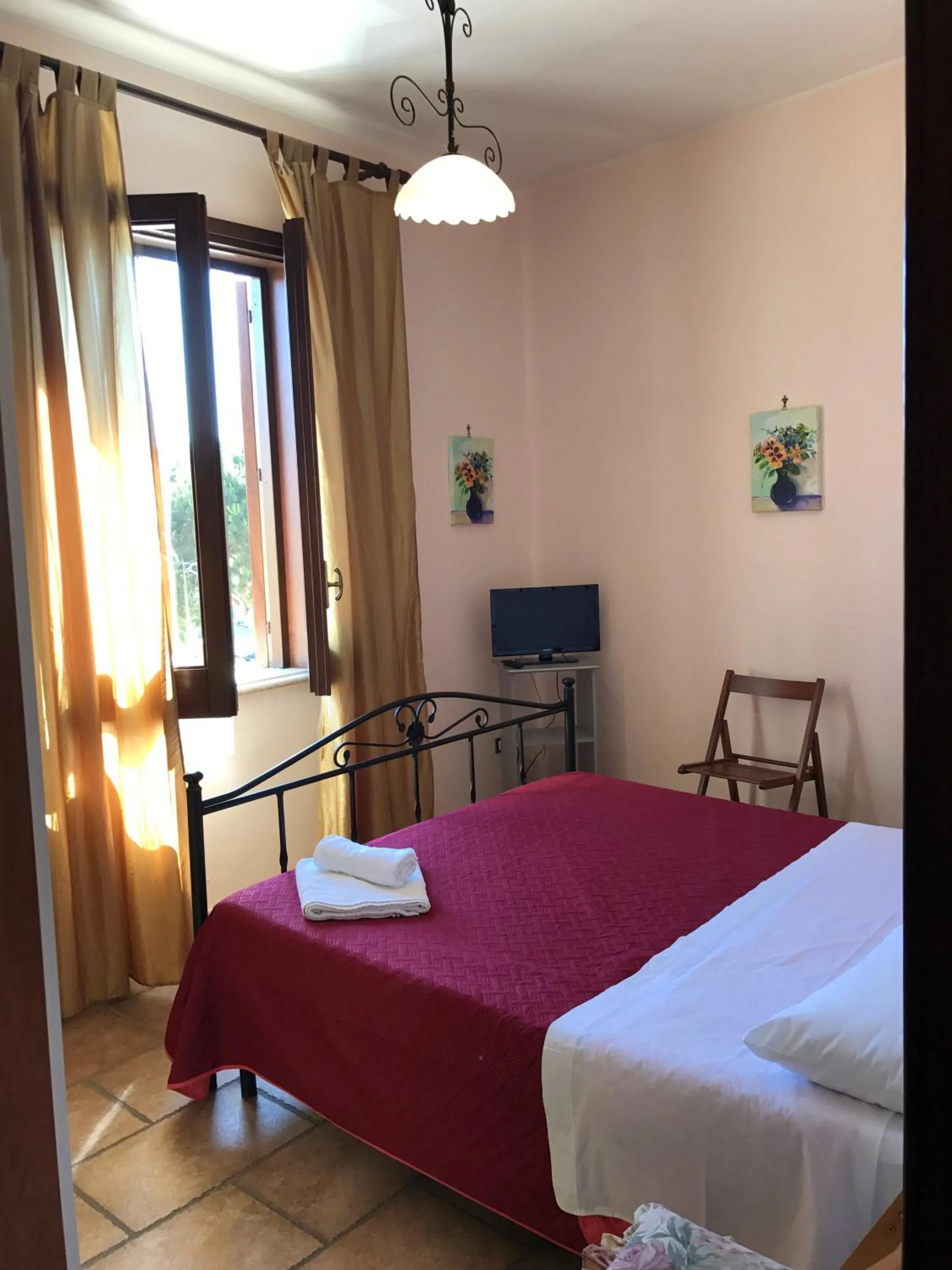 Property building, Bed in B&B Porticella
