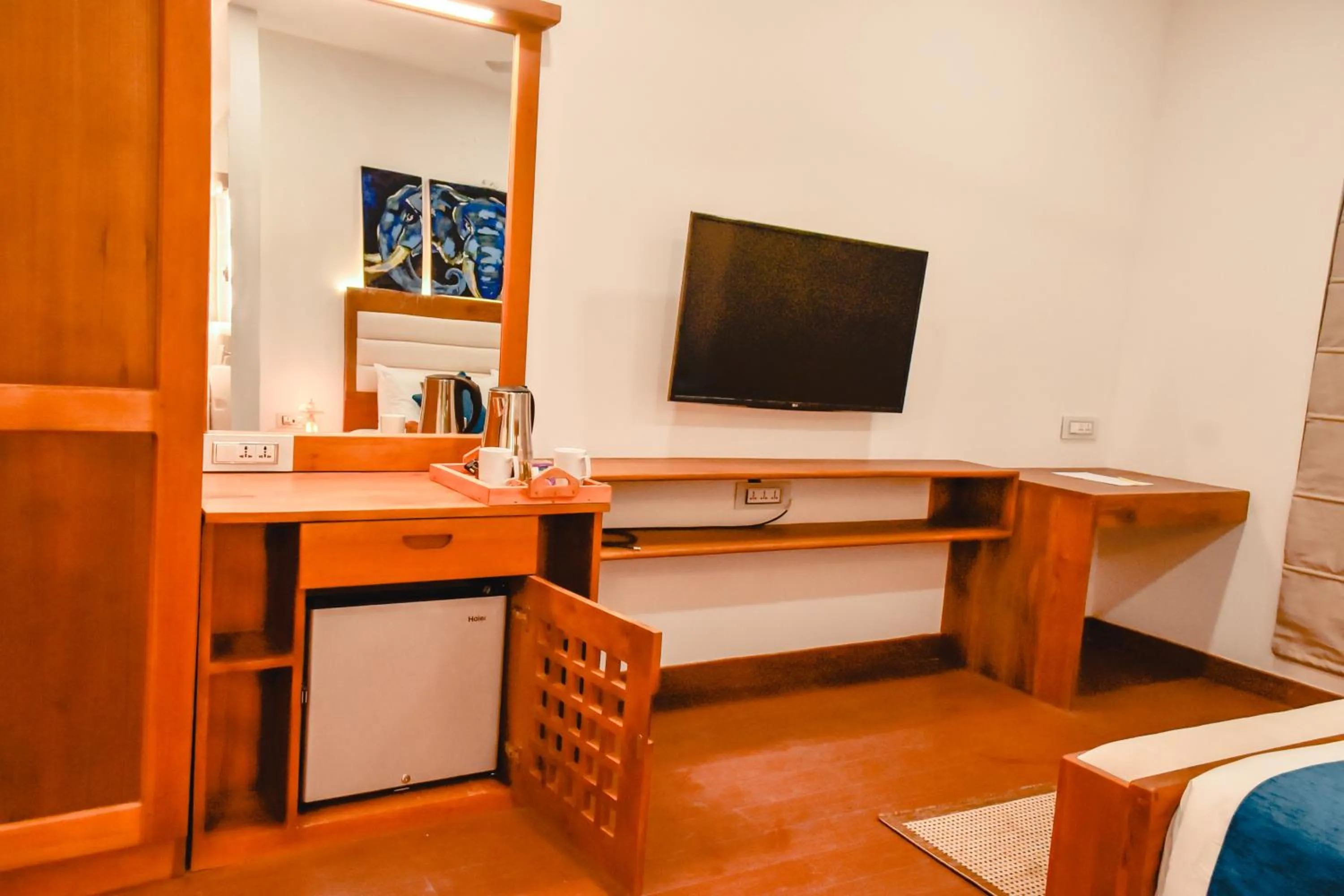 TV and multimedia in Wisdom Boutique Resort