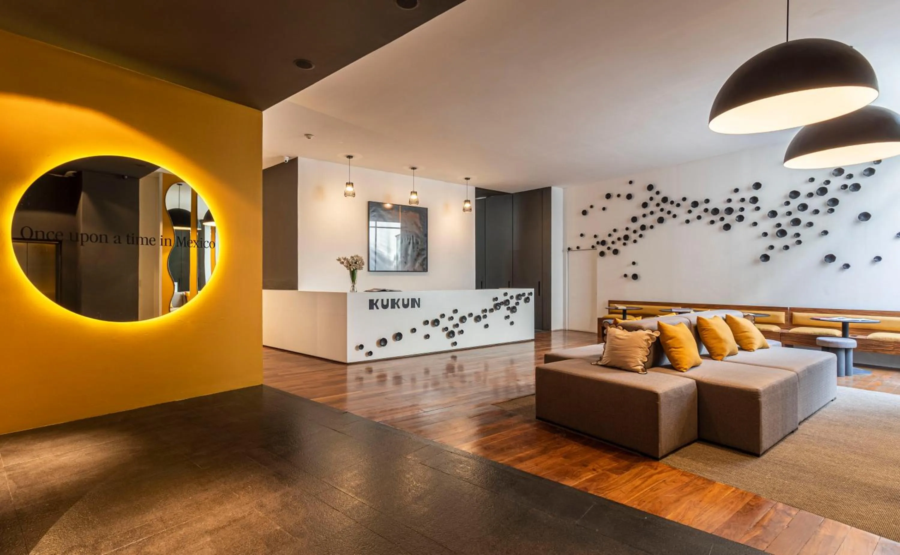 Lobby or reception in Collection Suites by Kukun