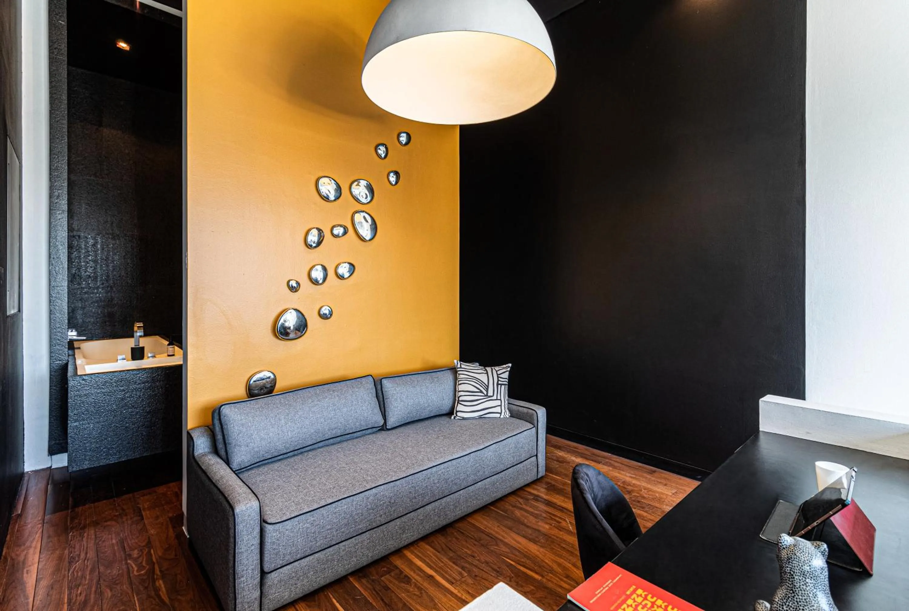 Living room in Collection Suites by Kukun