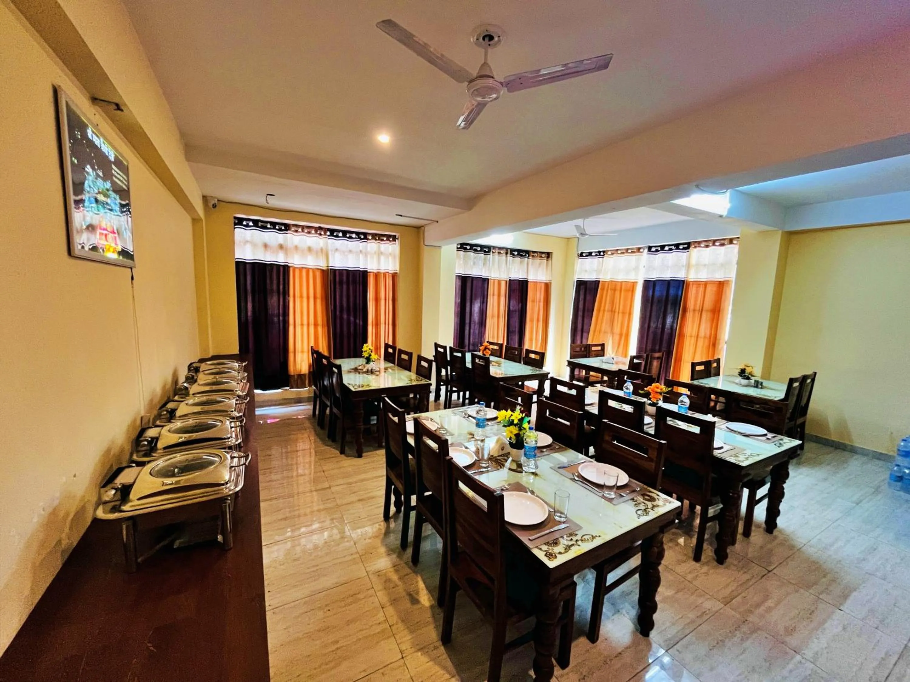 Restaurant/places to eat in The Fragrance Hotel