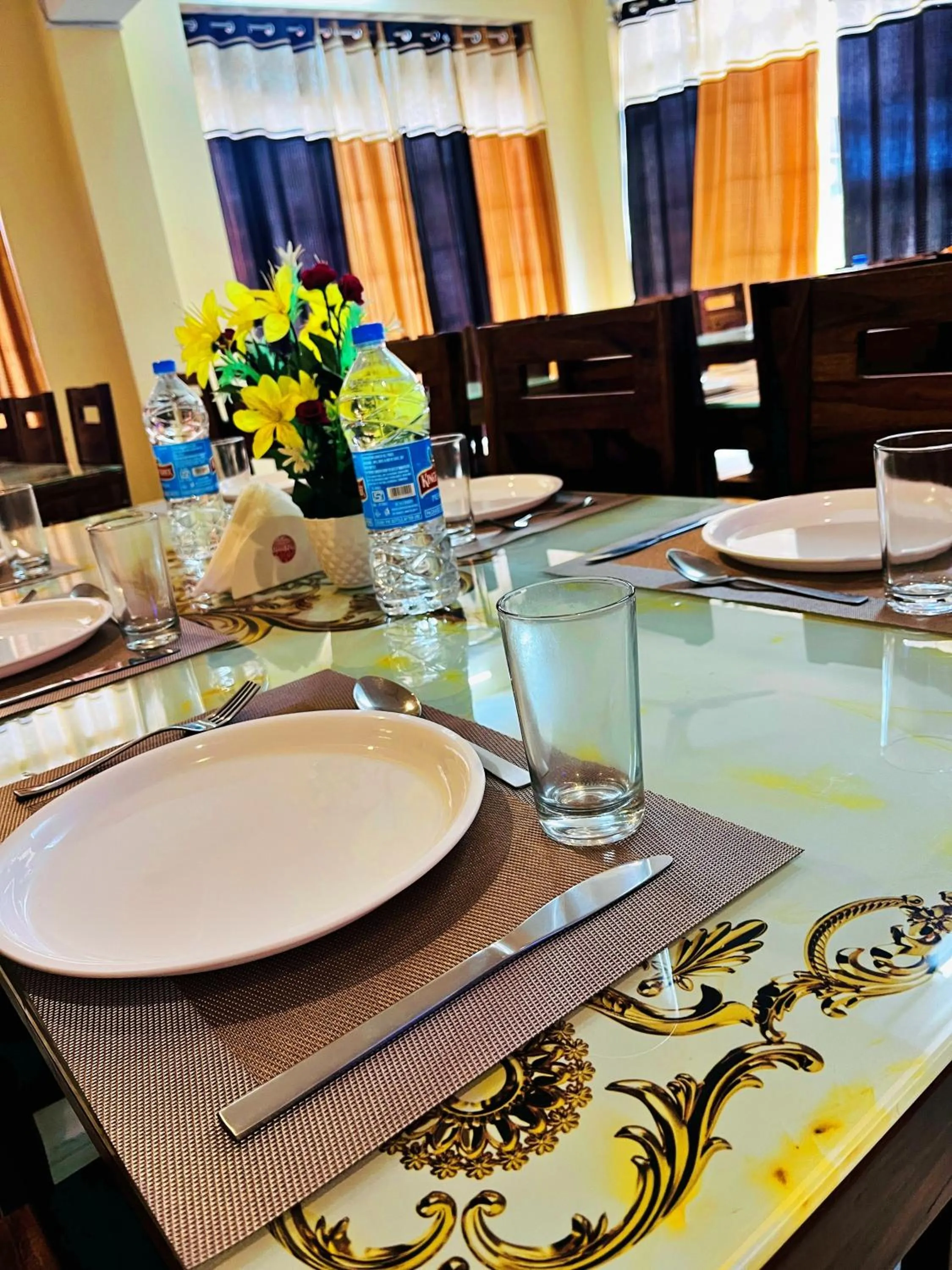 Restaurant/places to eat in The Fragrance Hotel