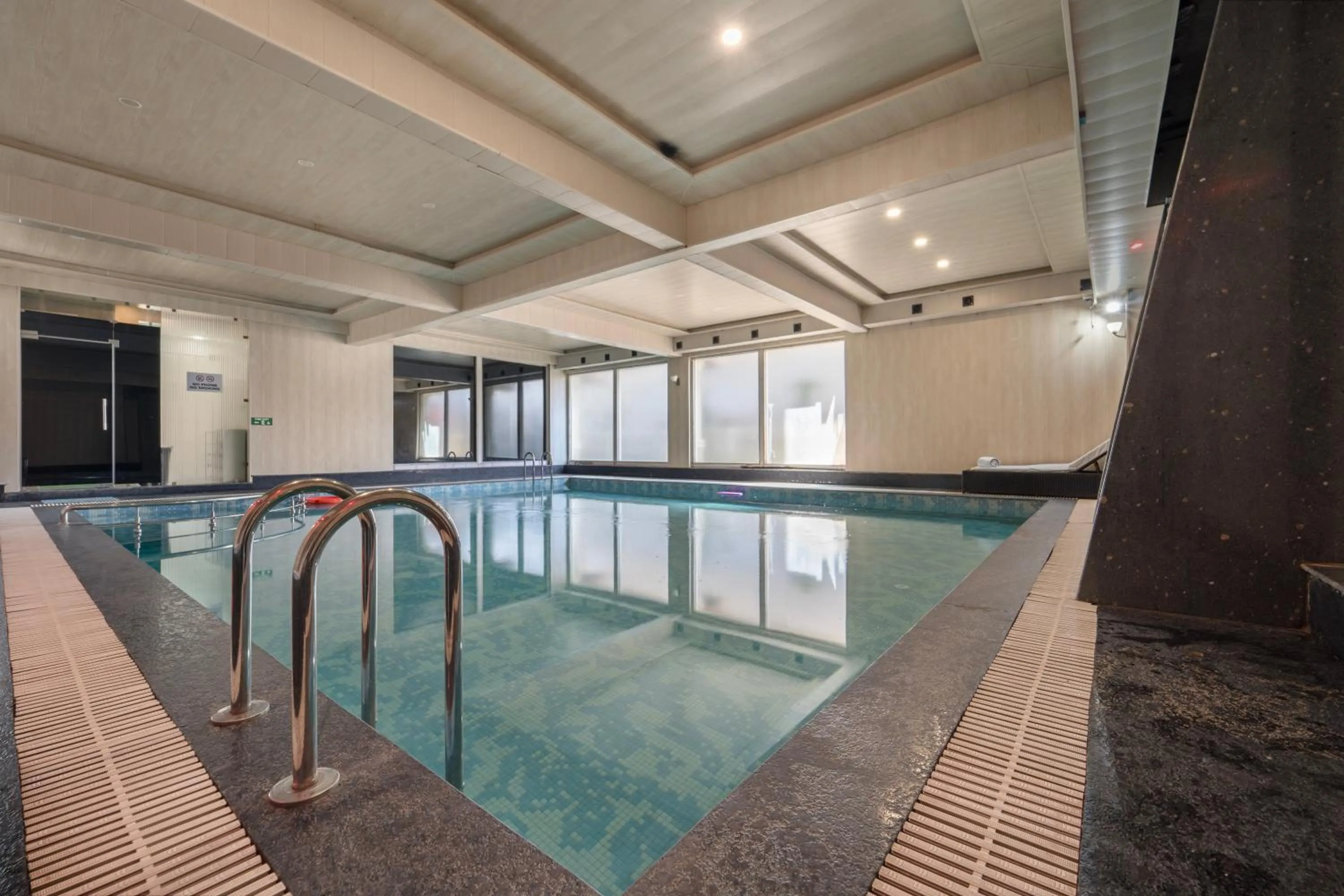 Swimming pool in ARCO Hotels and Resorts Srinagar