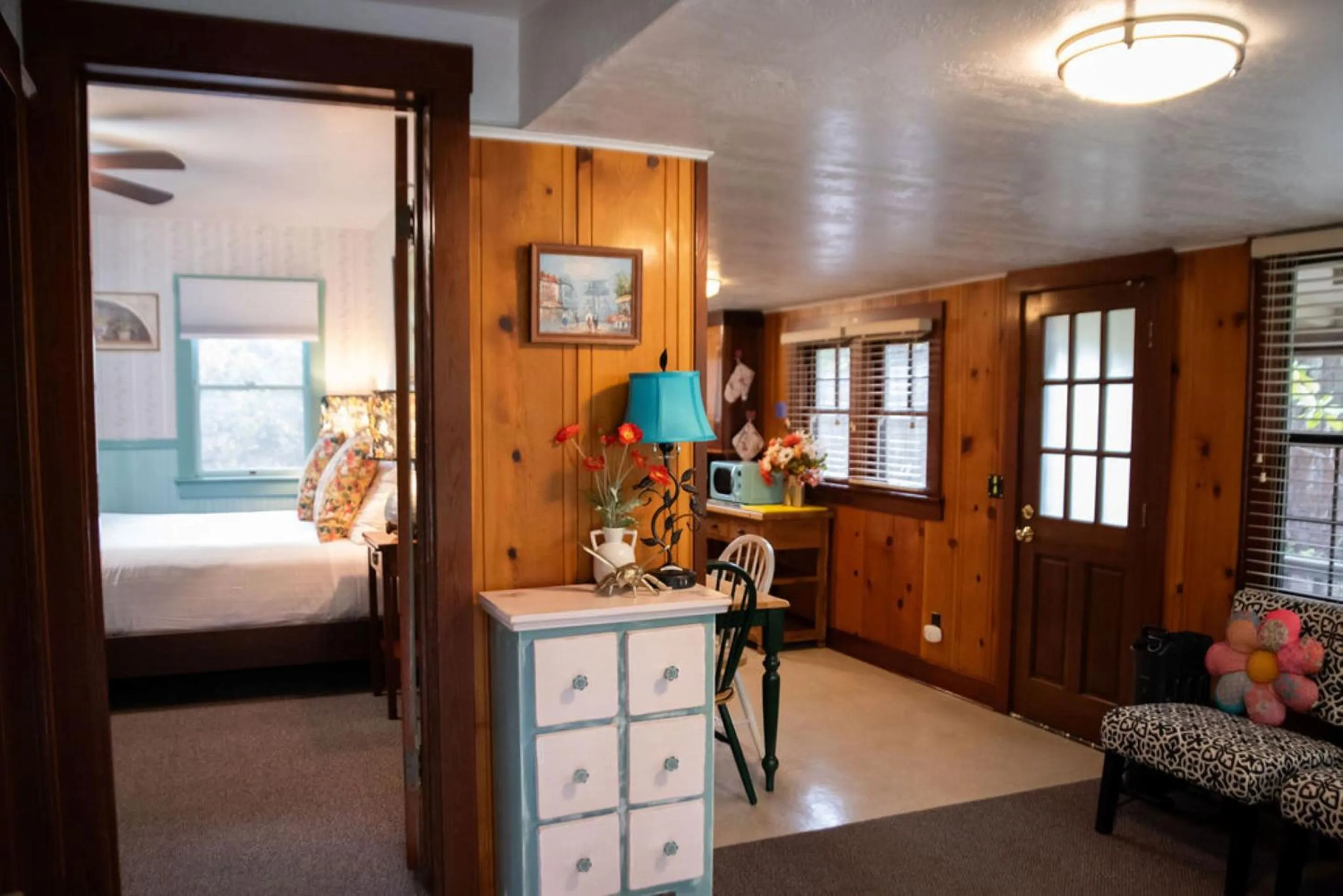 Kitchen or kitchenette, Bed in Miranda Gardens Resort