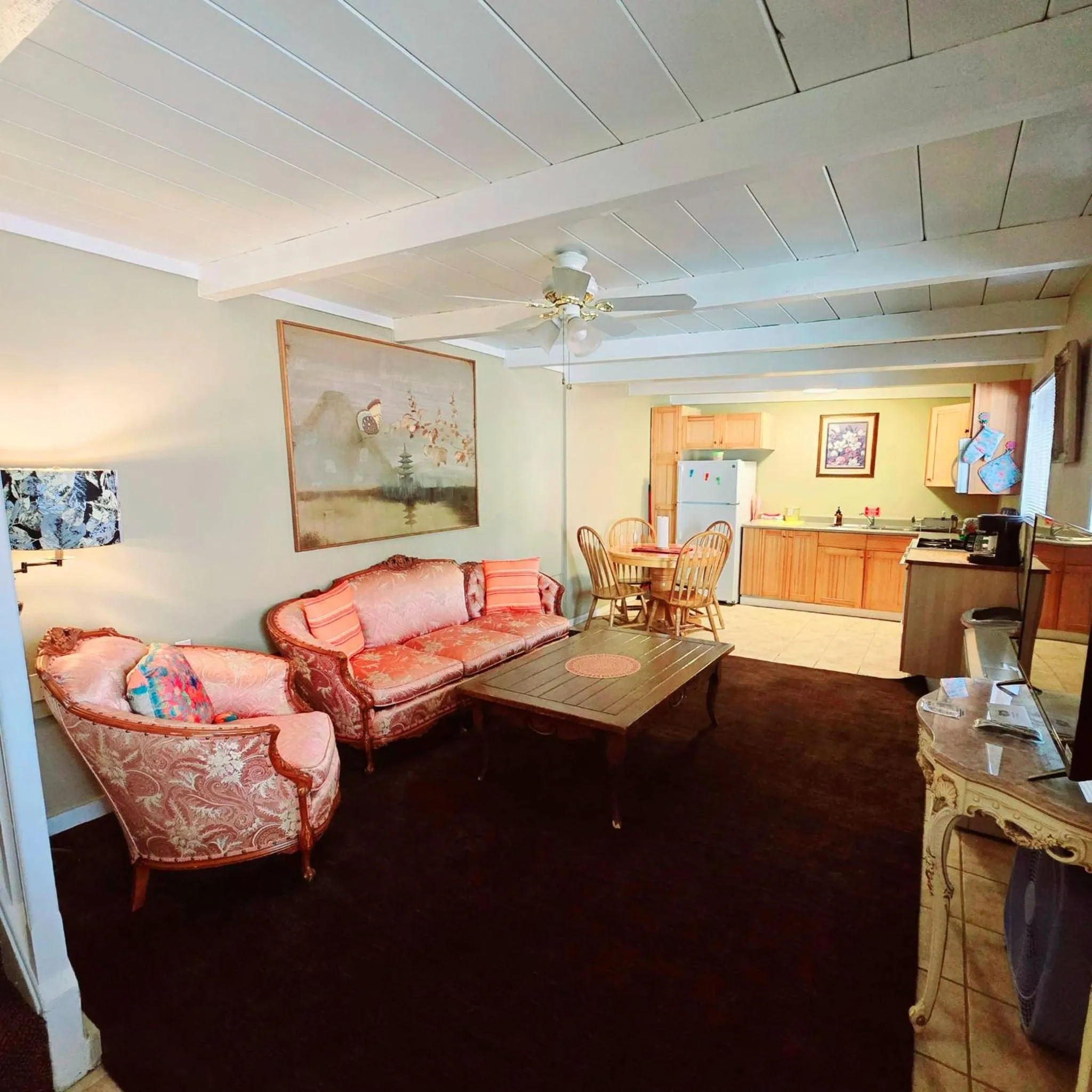 Kitchen or kitchenette in Miranda Gardens Resort