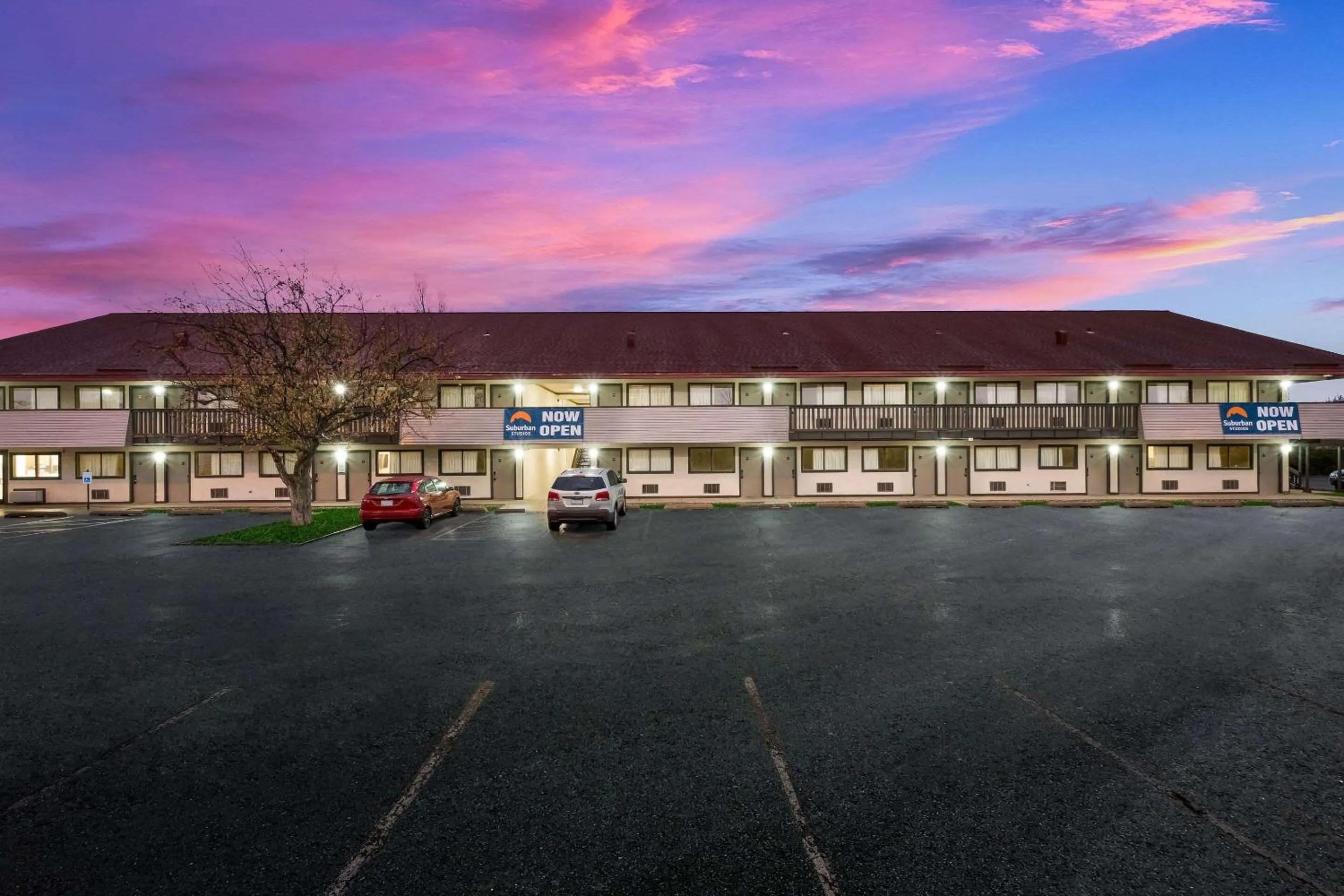 Property building in Suburban Studios Peoria