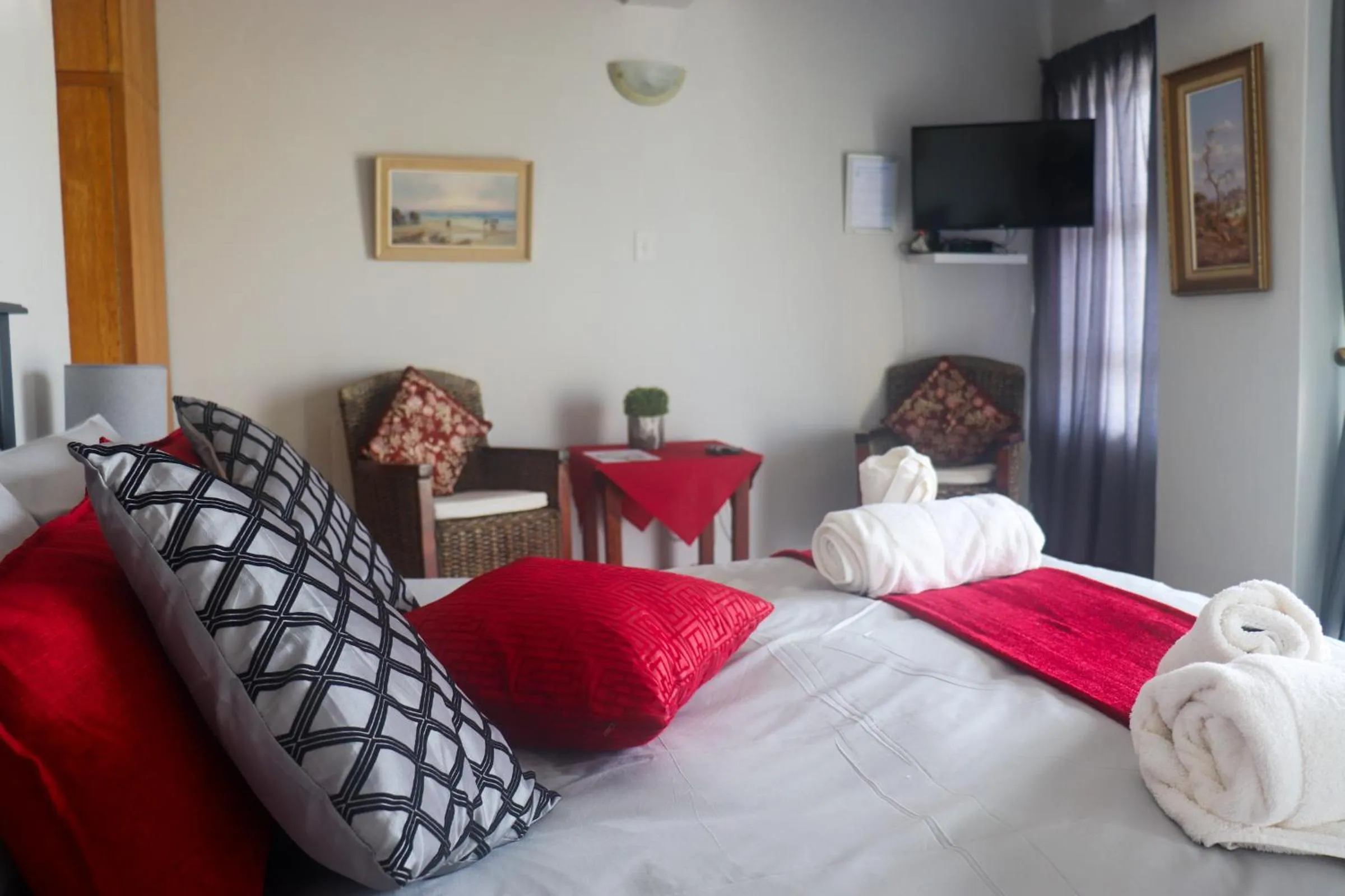 Bedroom, Bed in Whale Watchers Inn