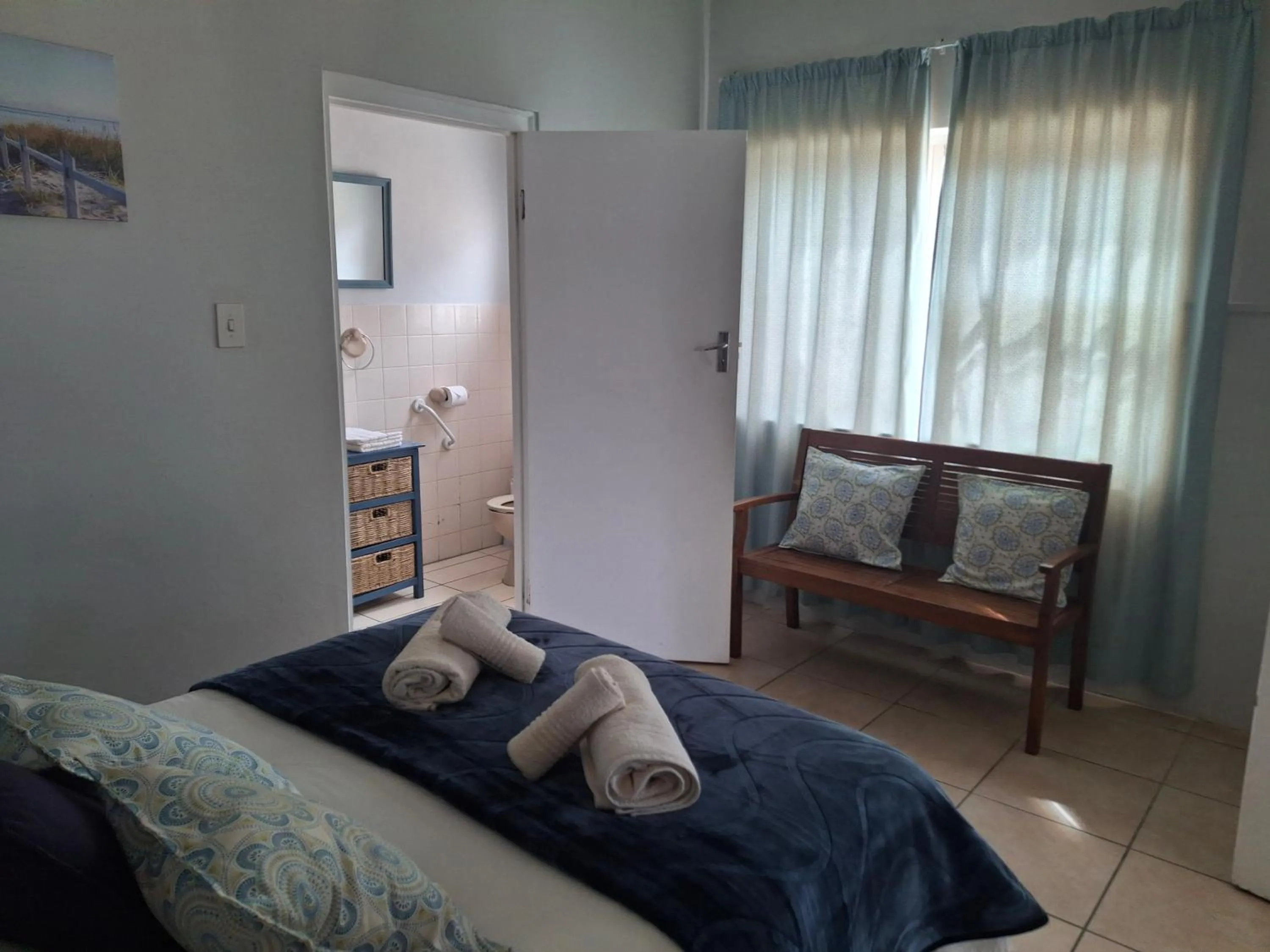 Bedroom, Bed in Whale Watchers Inn