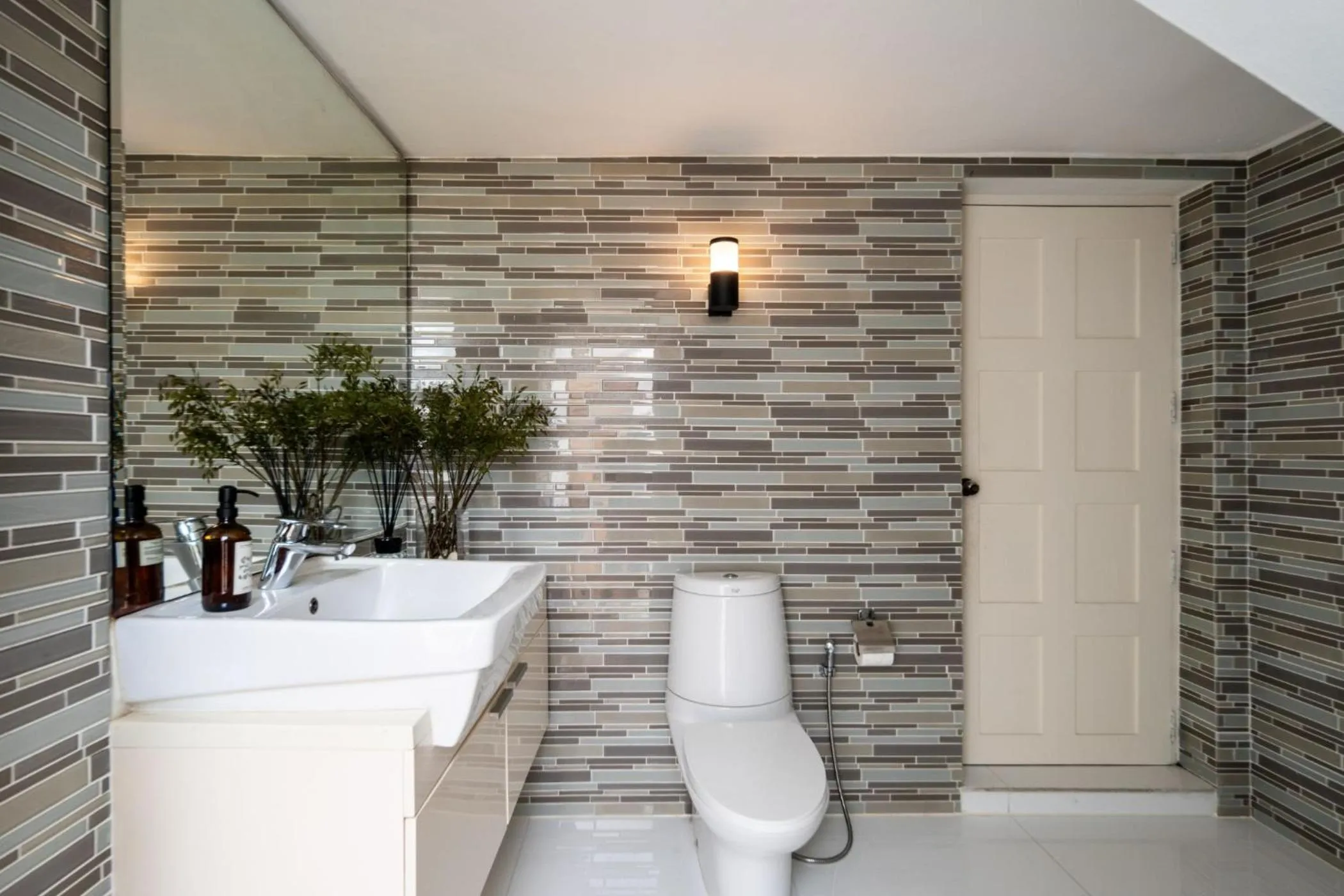 Toilet in Villa Mullion Cove