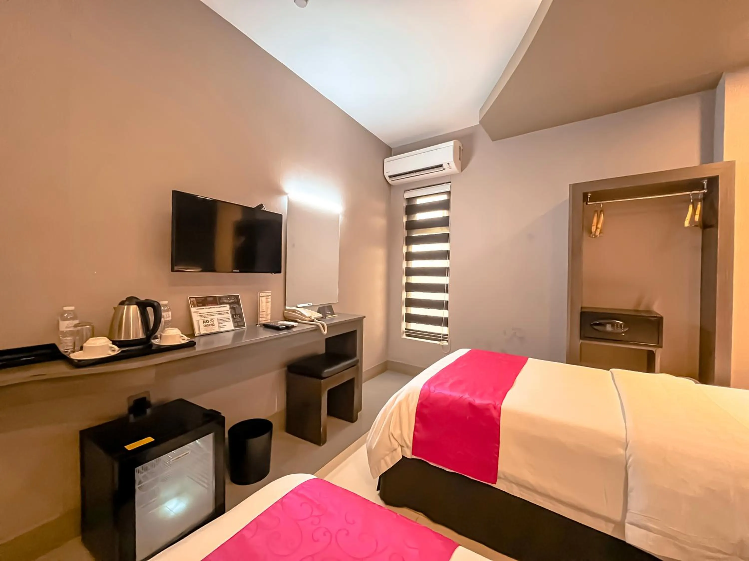 Bed in Eloisa Royal Suites