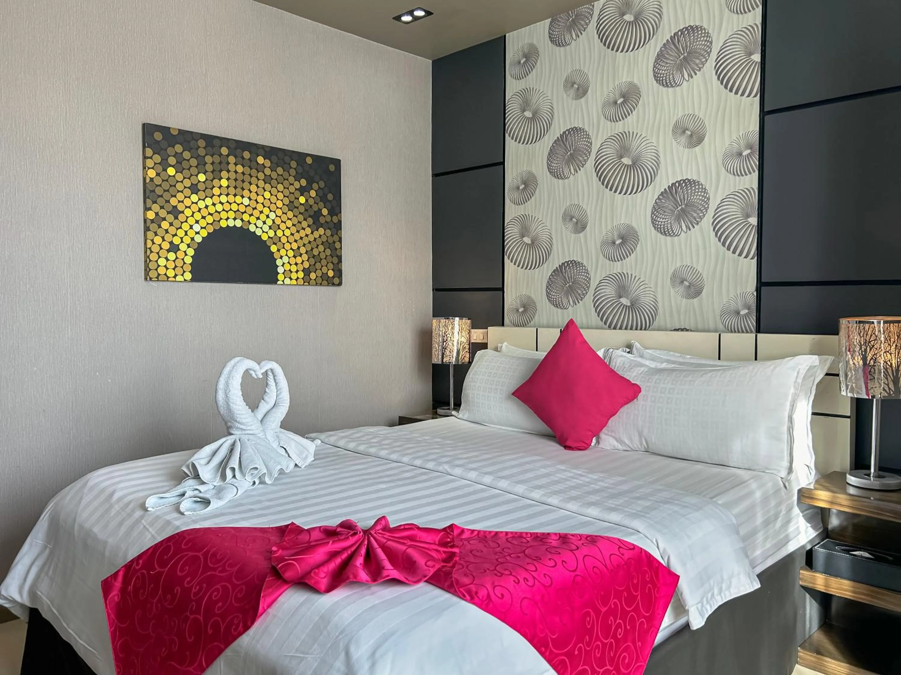 Bed in Eloisa Royal Suites