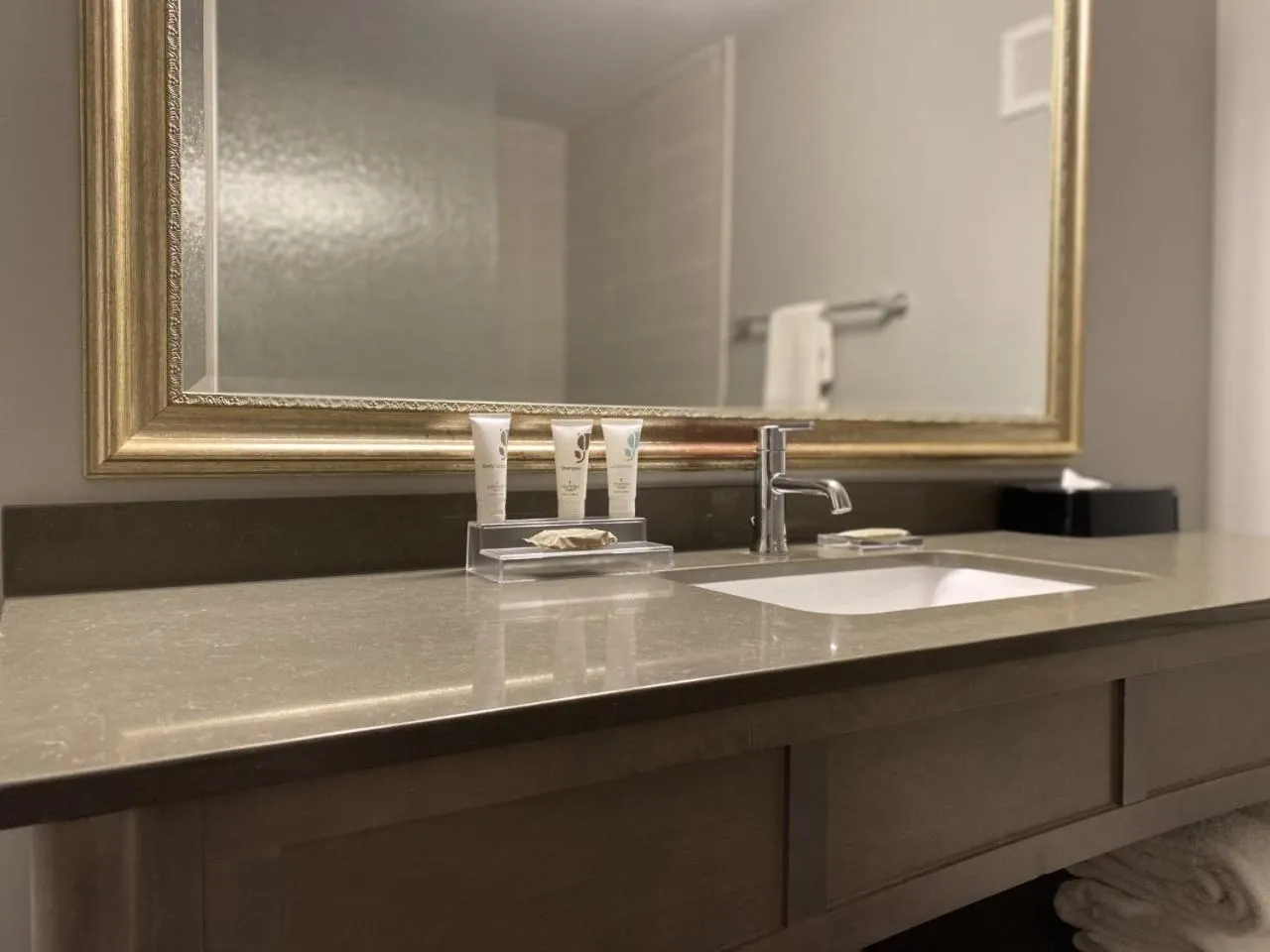 Bathroom in Country Inn & Suites by Radisson, Bemidji, MN