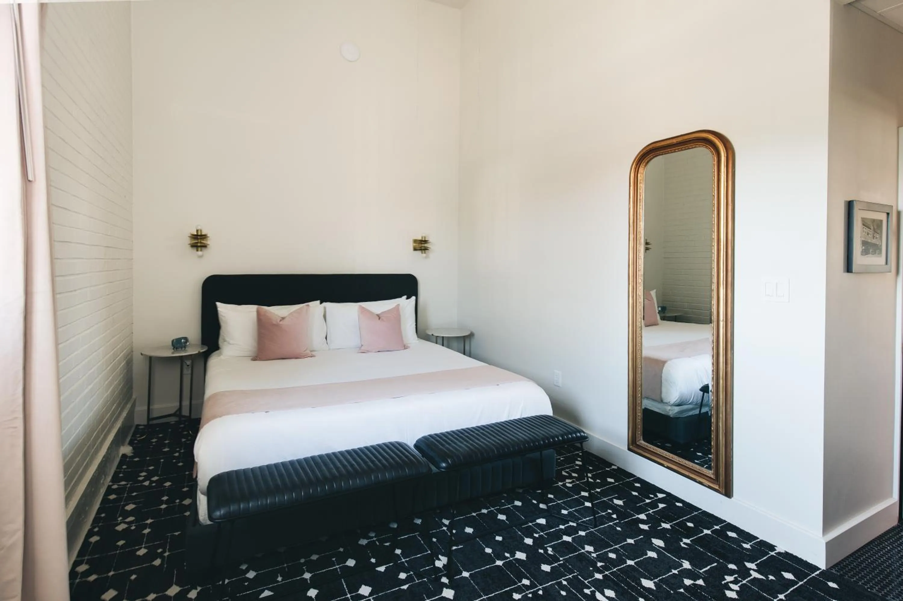 Bedroom, Bed in The Bellwether Hotel