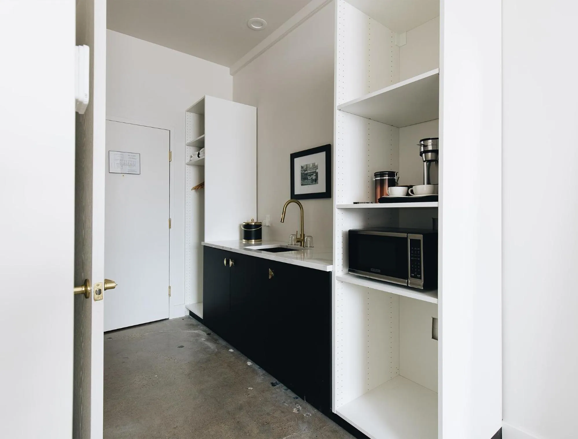 Kitchen or kitchenette in The Bellwether Hotel