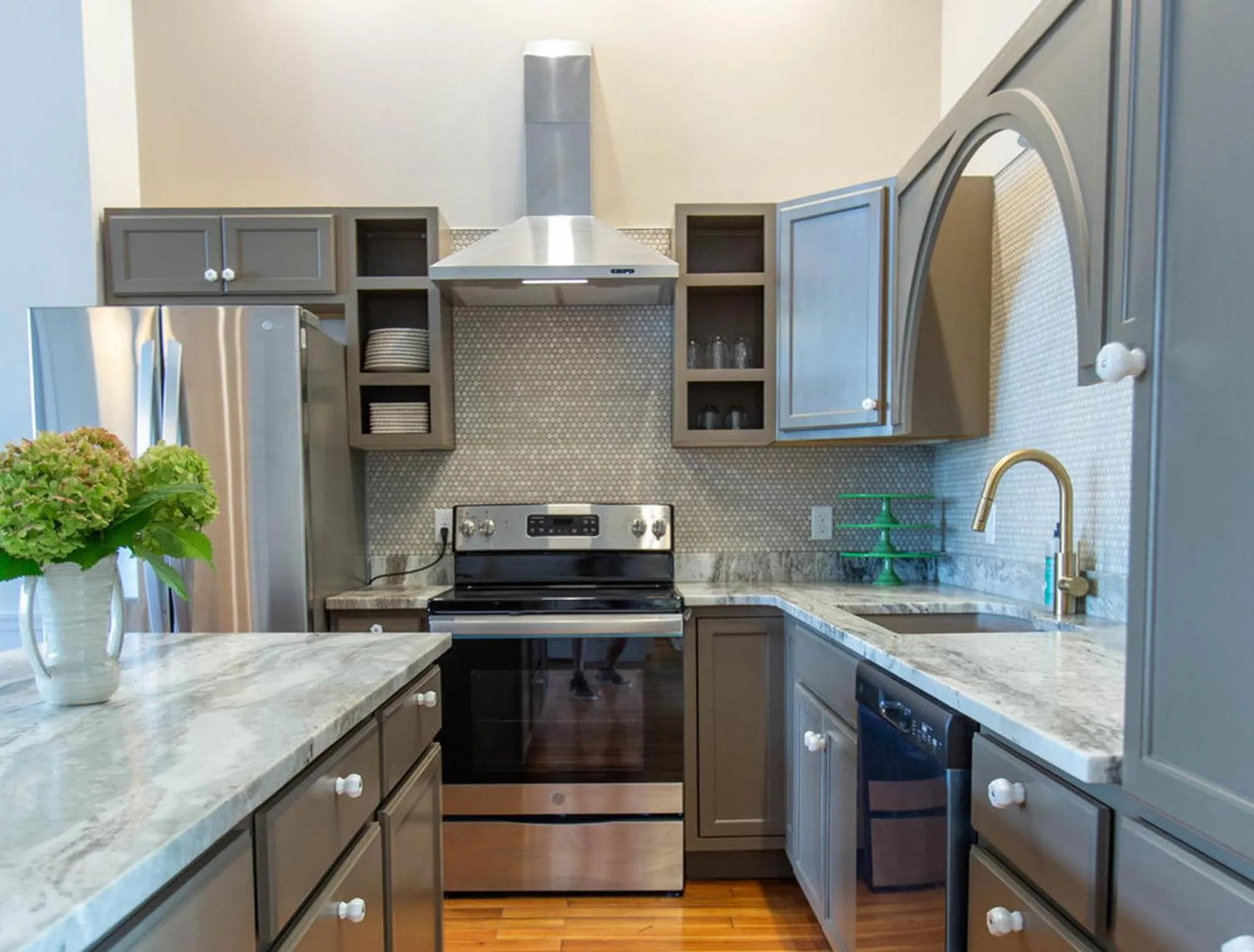 Kitchen or kitchenette in The Bellwether Hotel