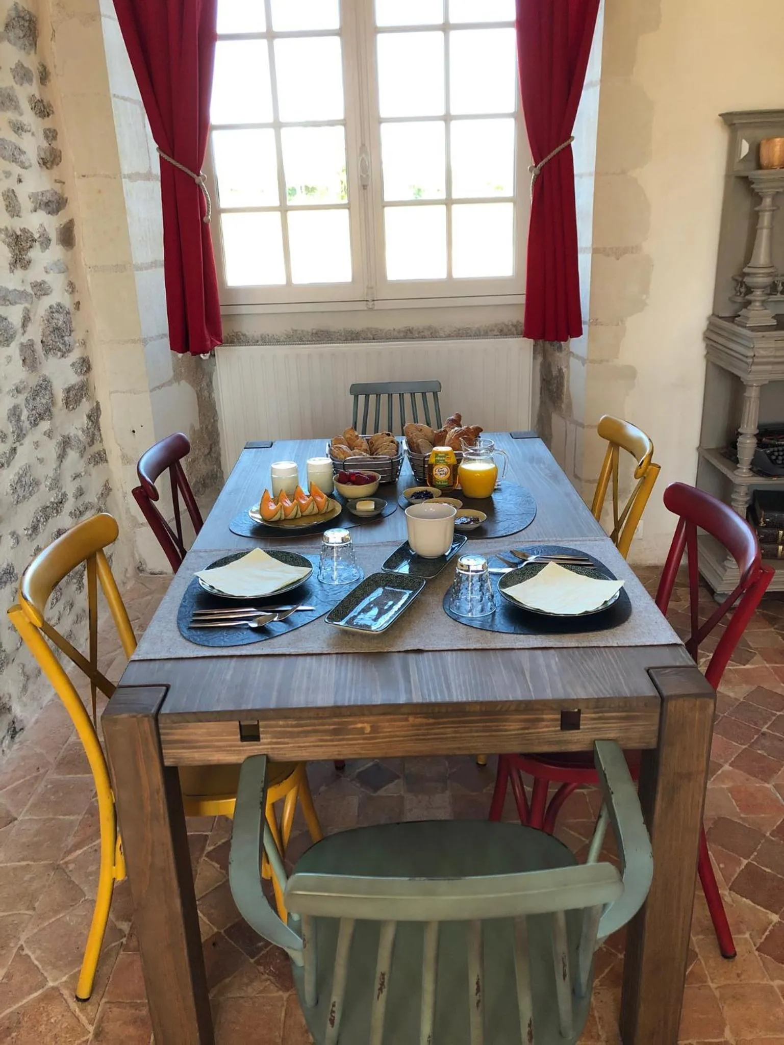 Continental breakfast in Château de la Garnison