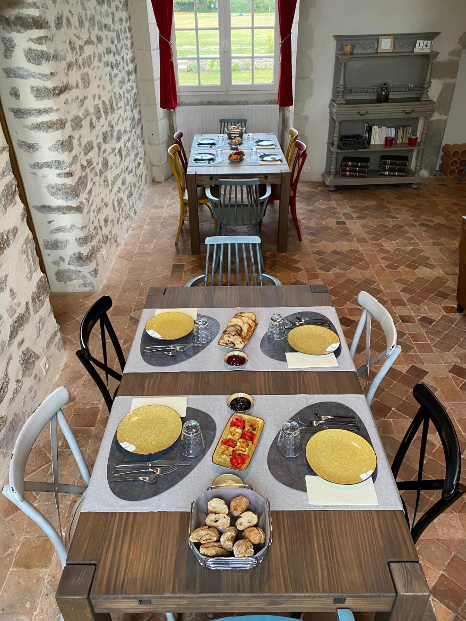 Continental breakfast in Château de la Garnison