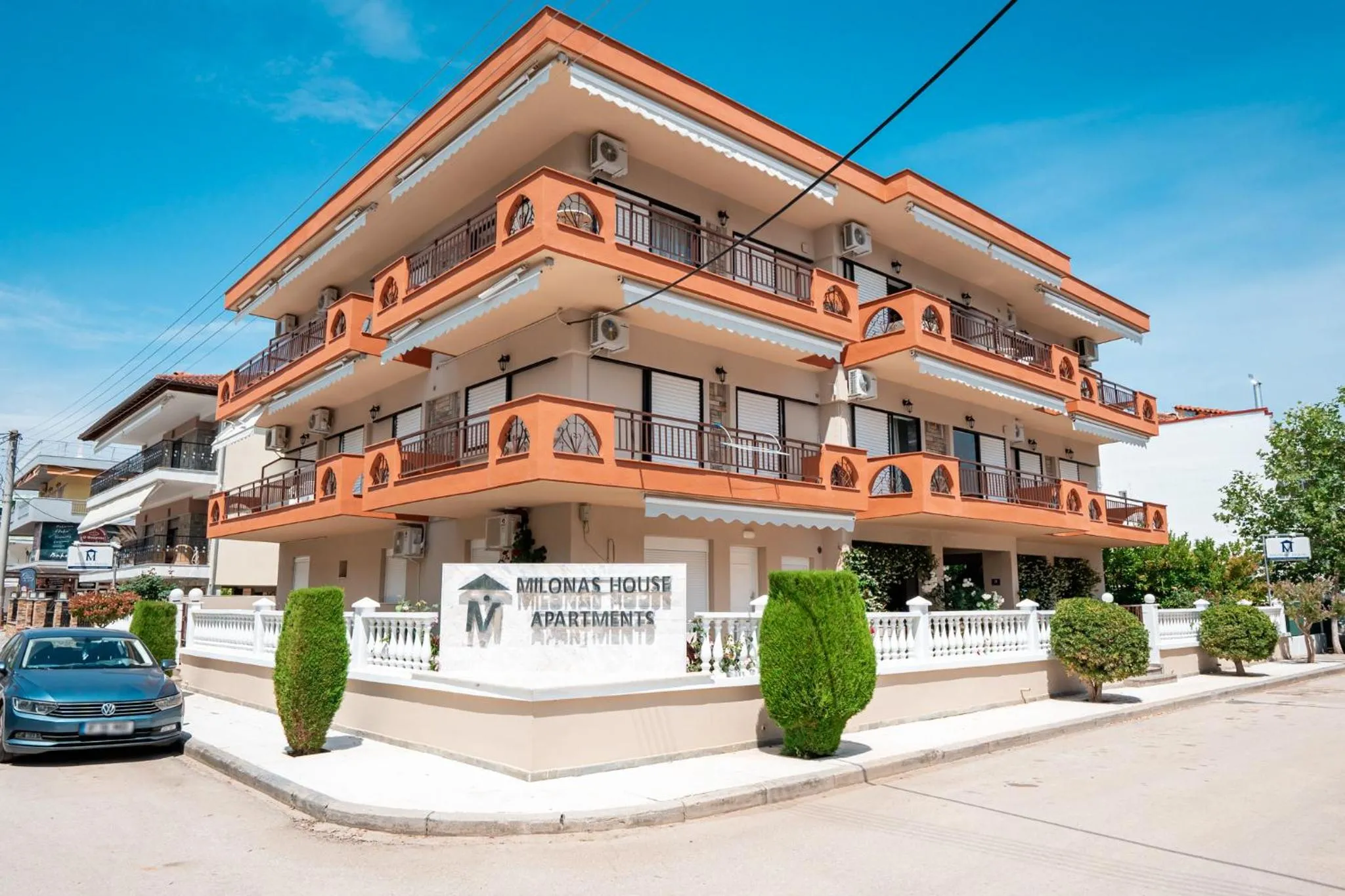 Milonas House Apartments