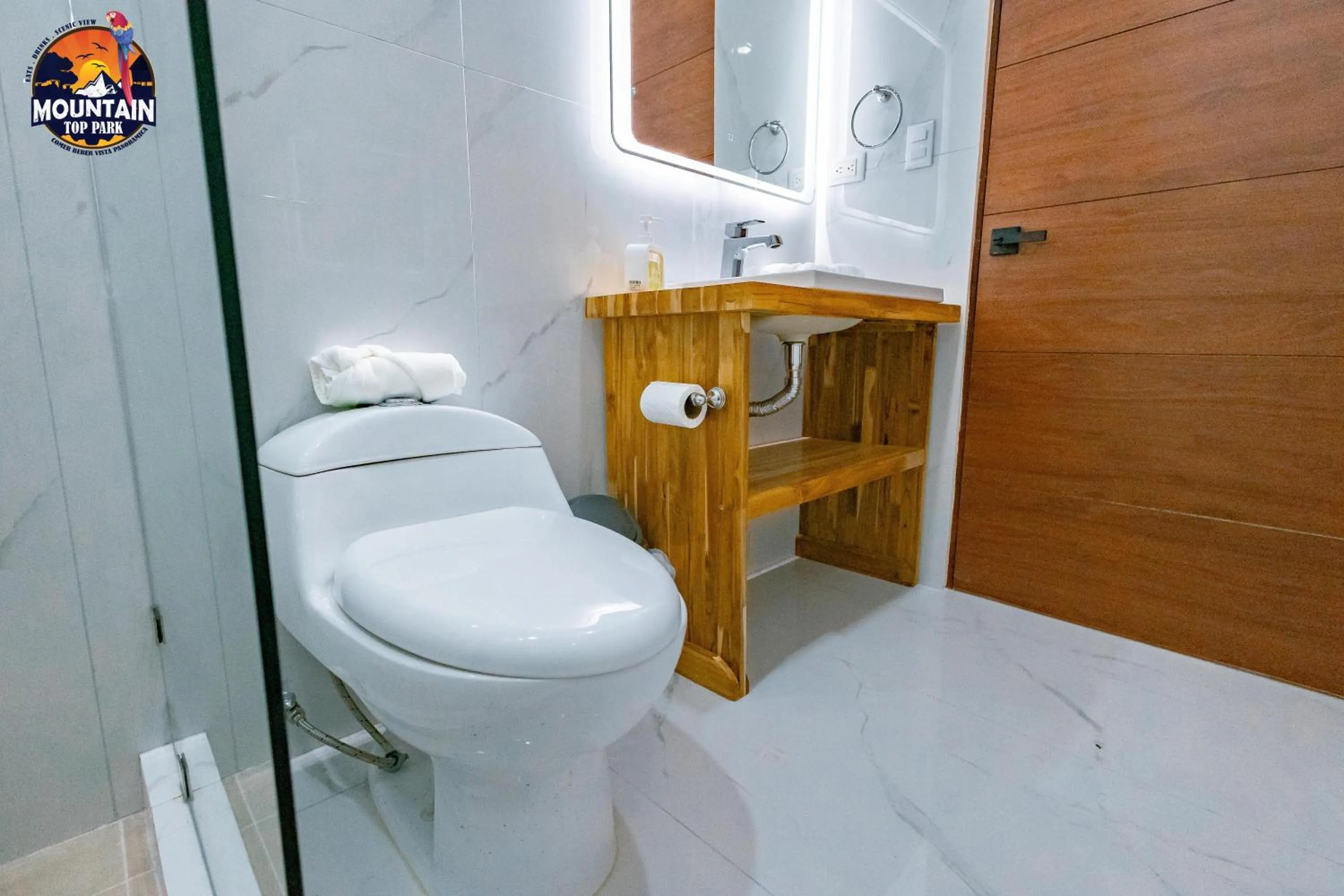 Toilet in Mountain Top Park Hotel