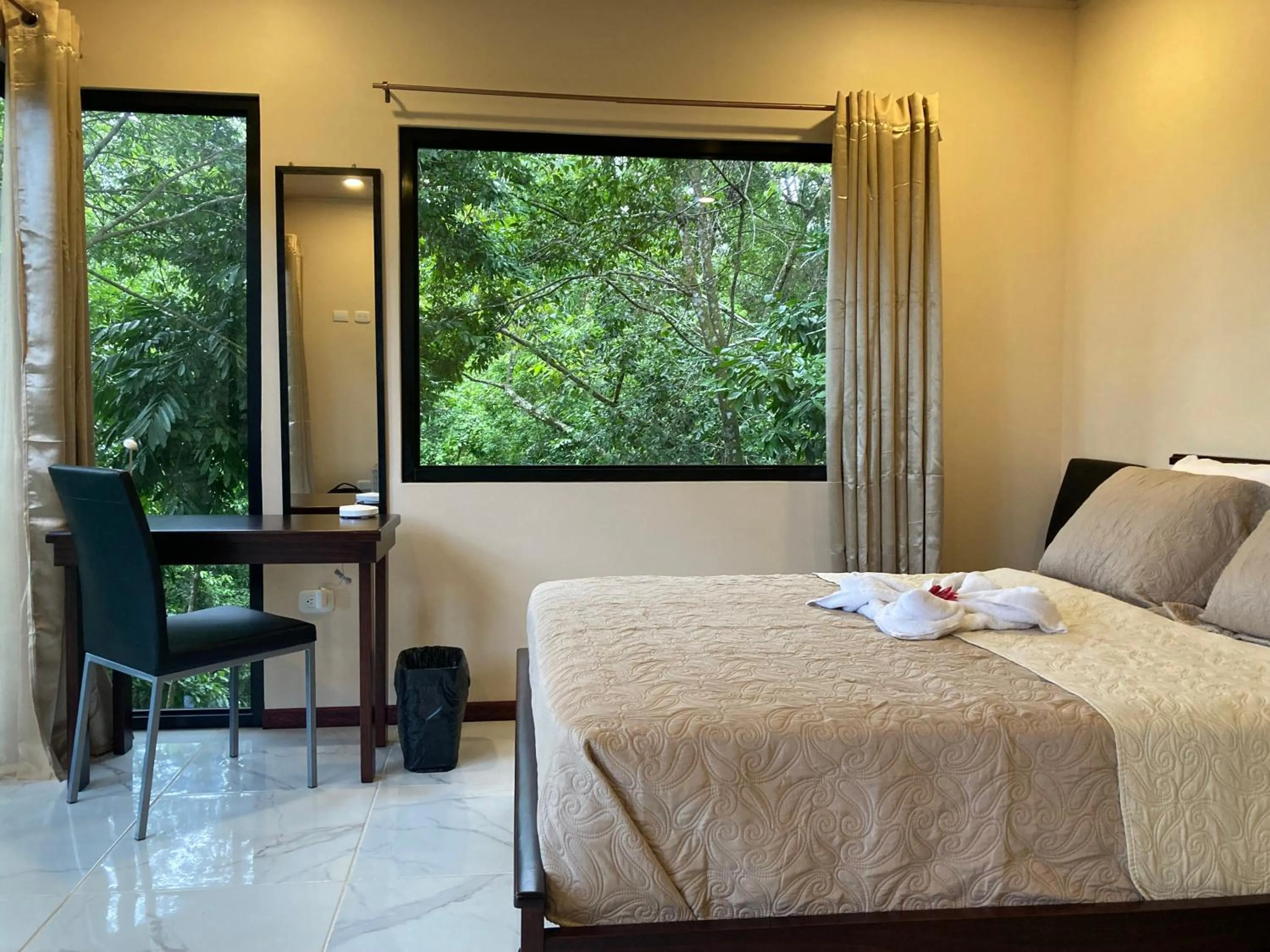 Bed in Mountain Top Park Hotel