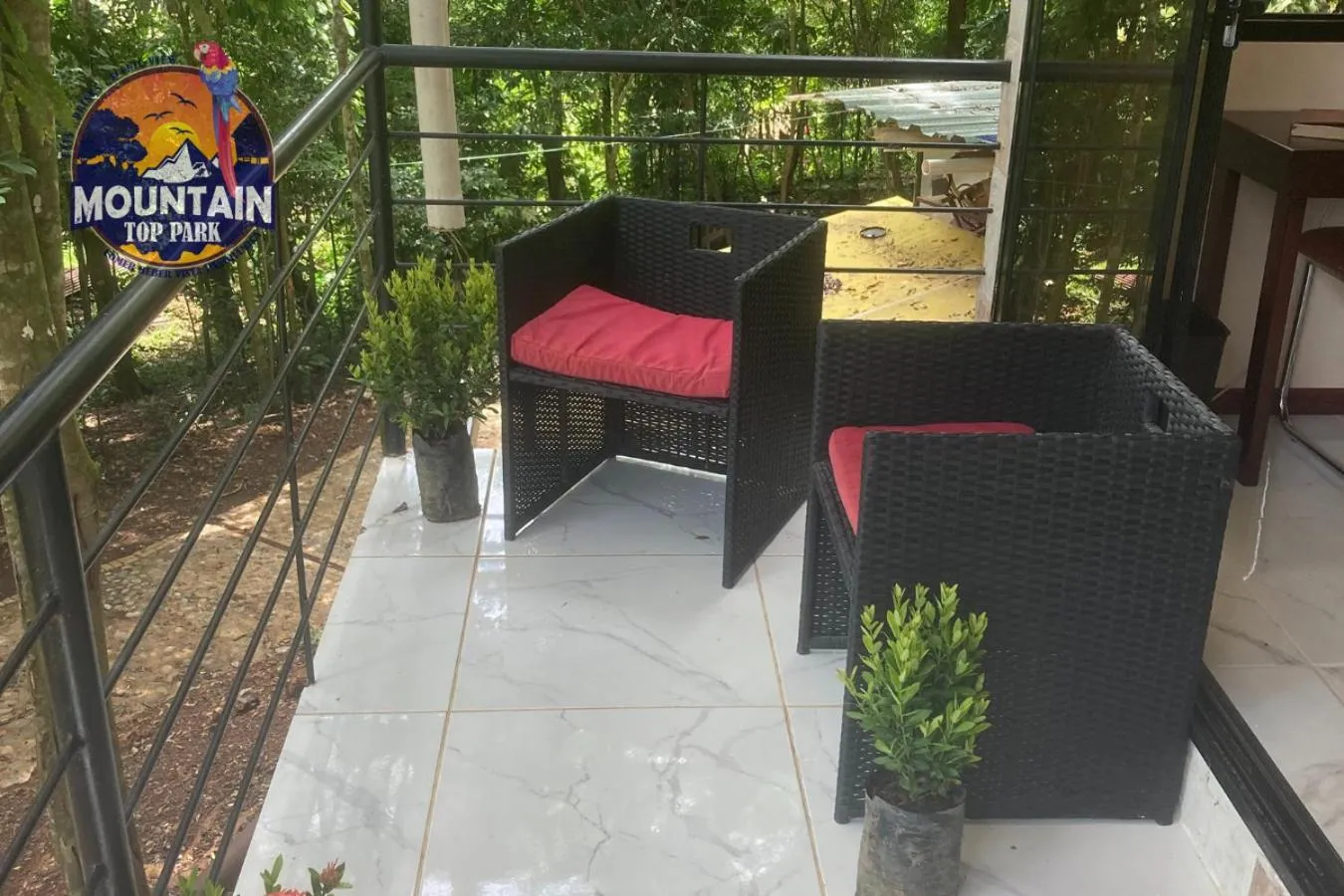 Patio in Mountain Top Park Hotel