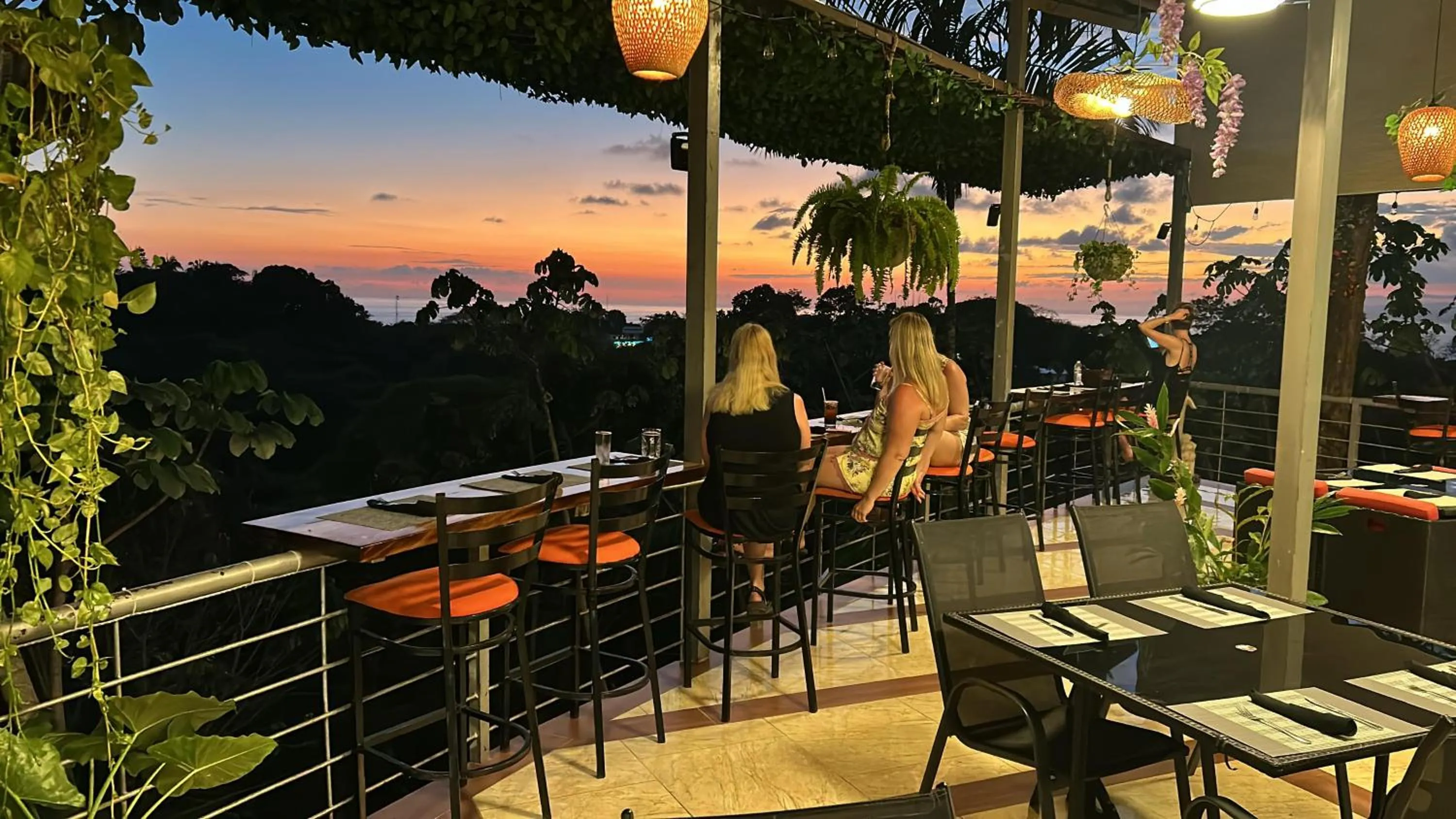 Restaurant/places to eat in Mountain Top Park Hotel