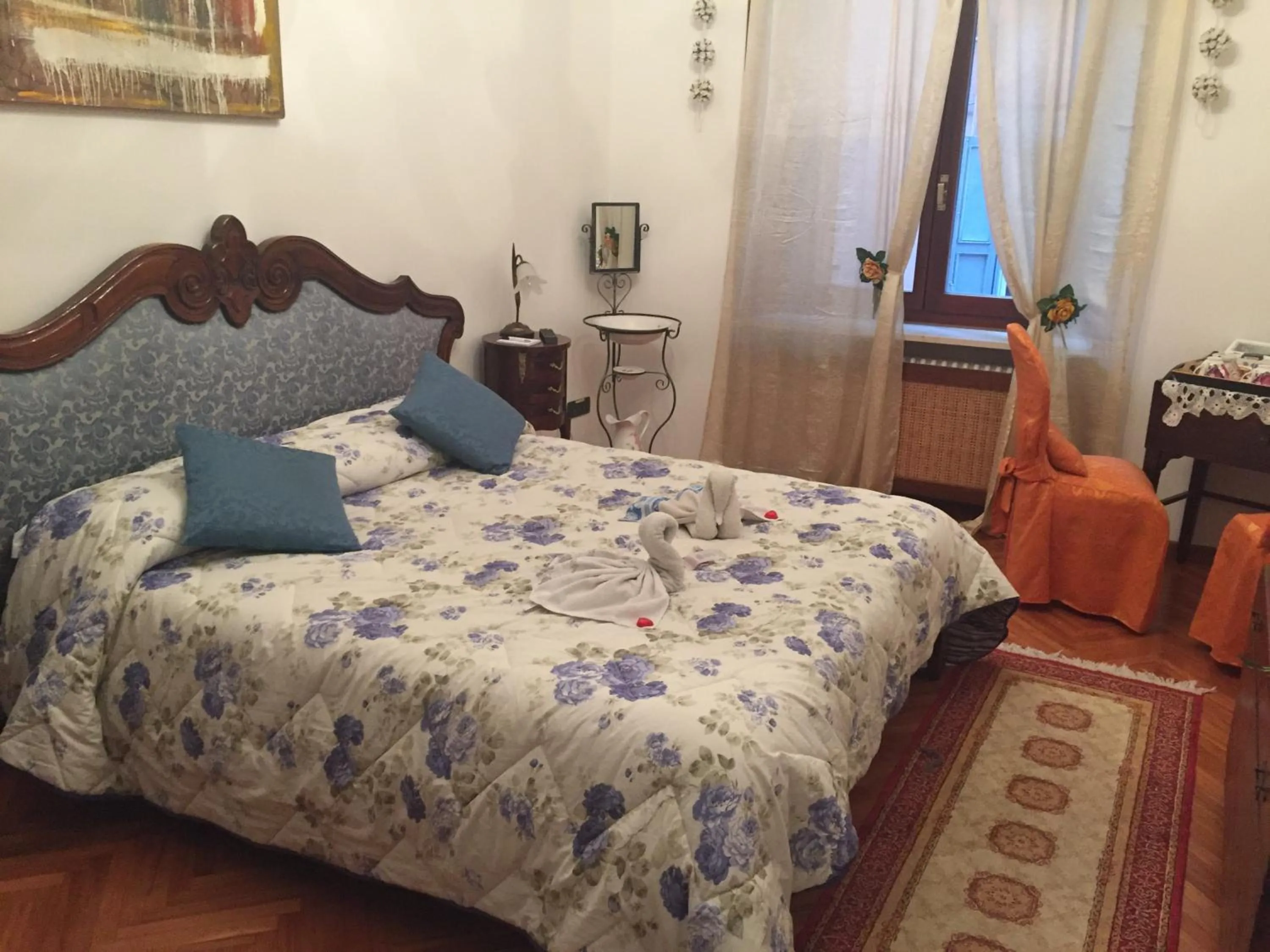 Photo of the whole room, Bed in Art&Coffee