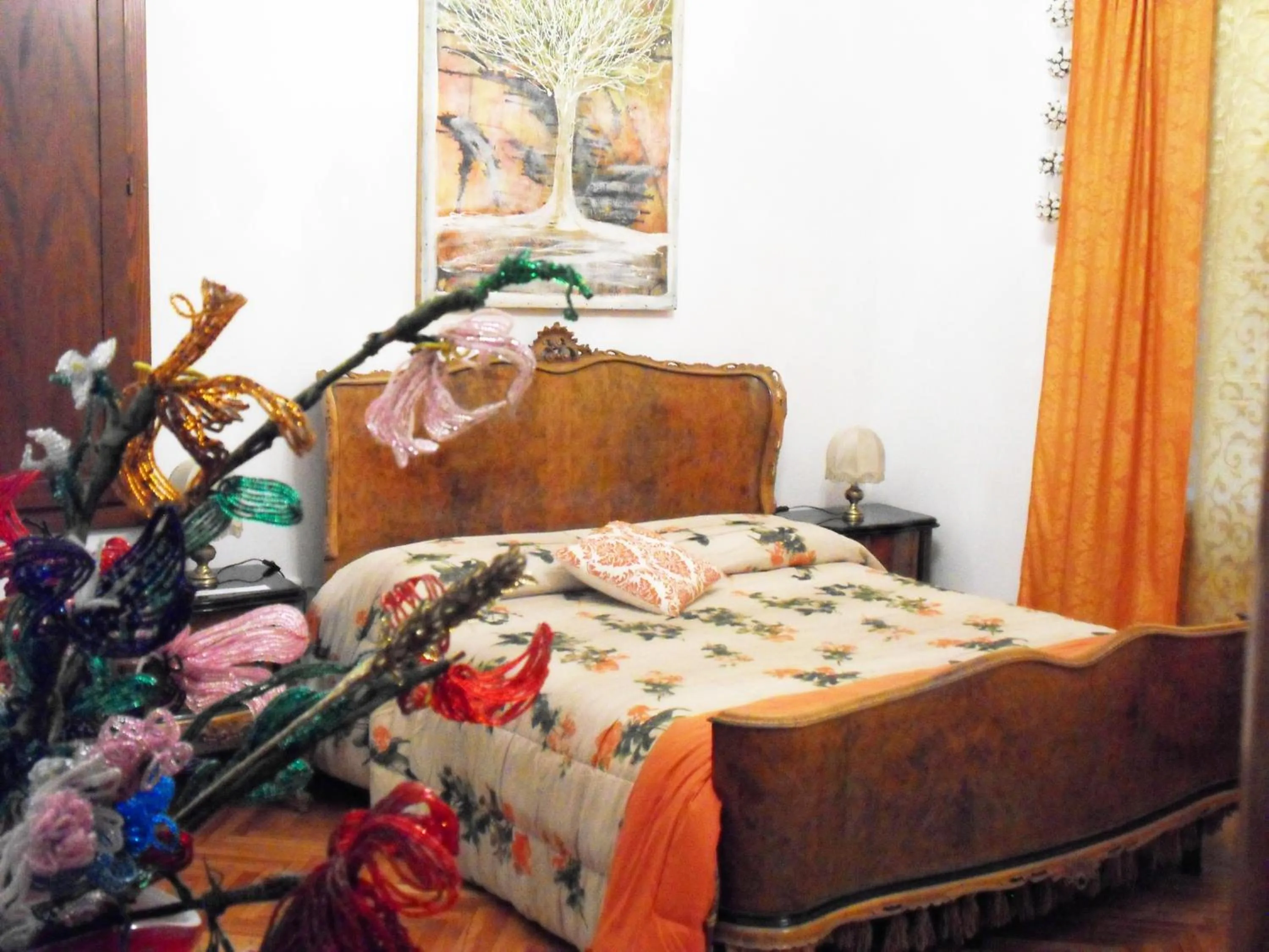 Photo of the whole room, Bed in Art&Coffee