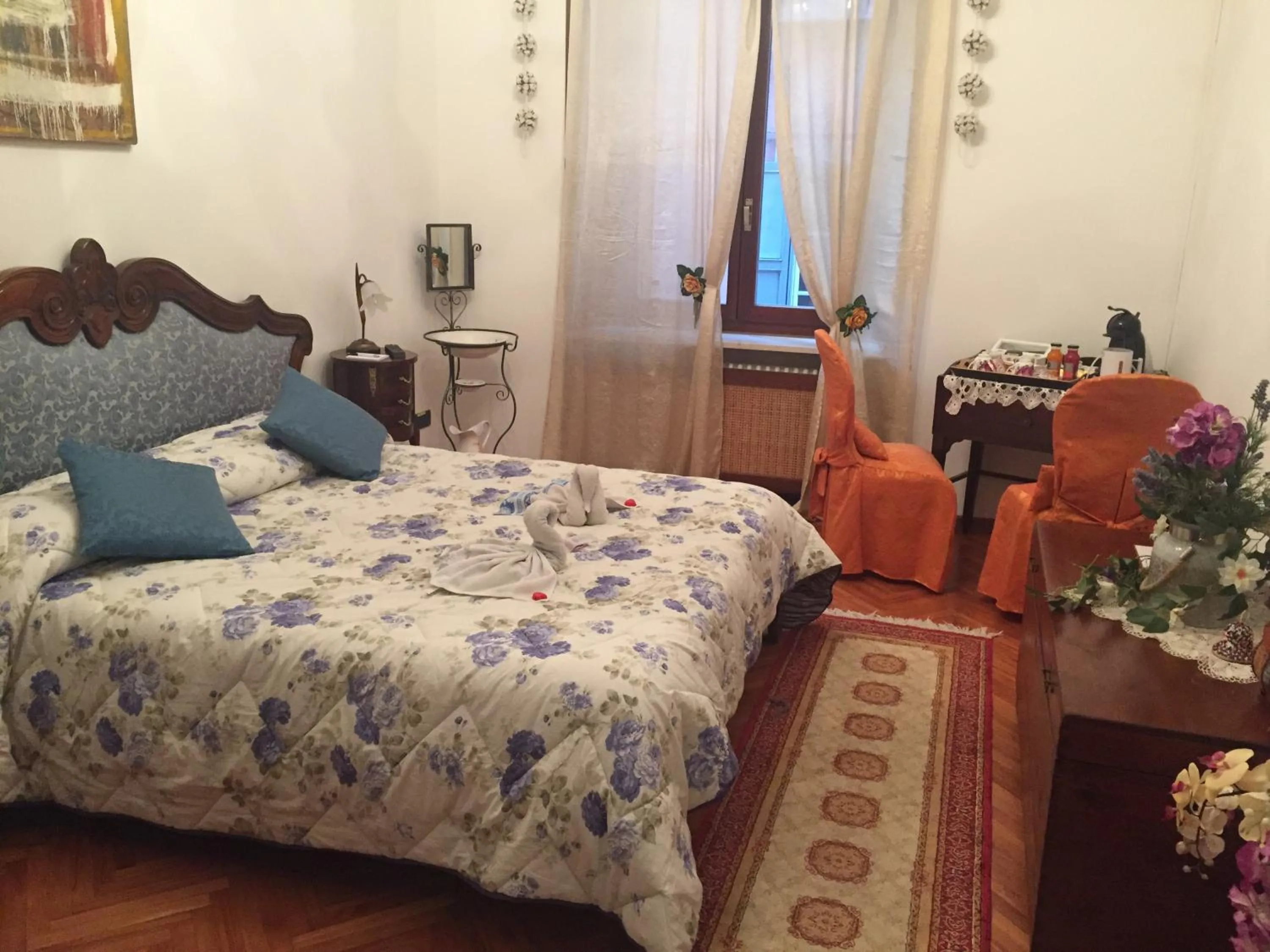 Photo of the whole room, Bed in Art&Coffee