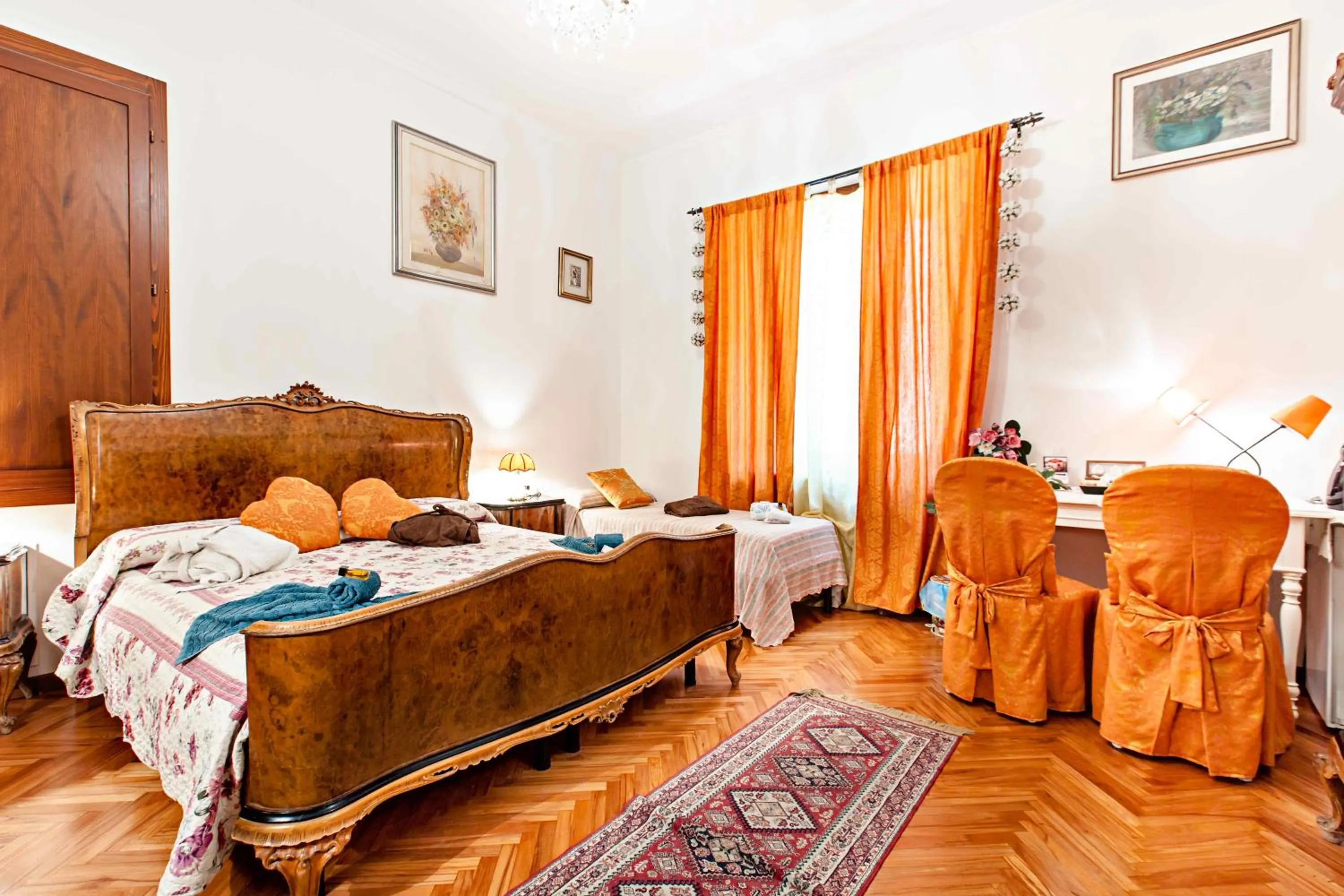 Photo of the whole room, Bed in Art&Coffee