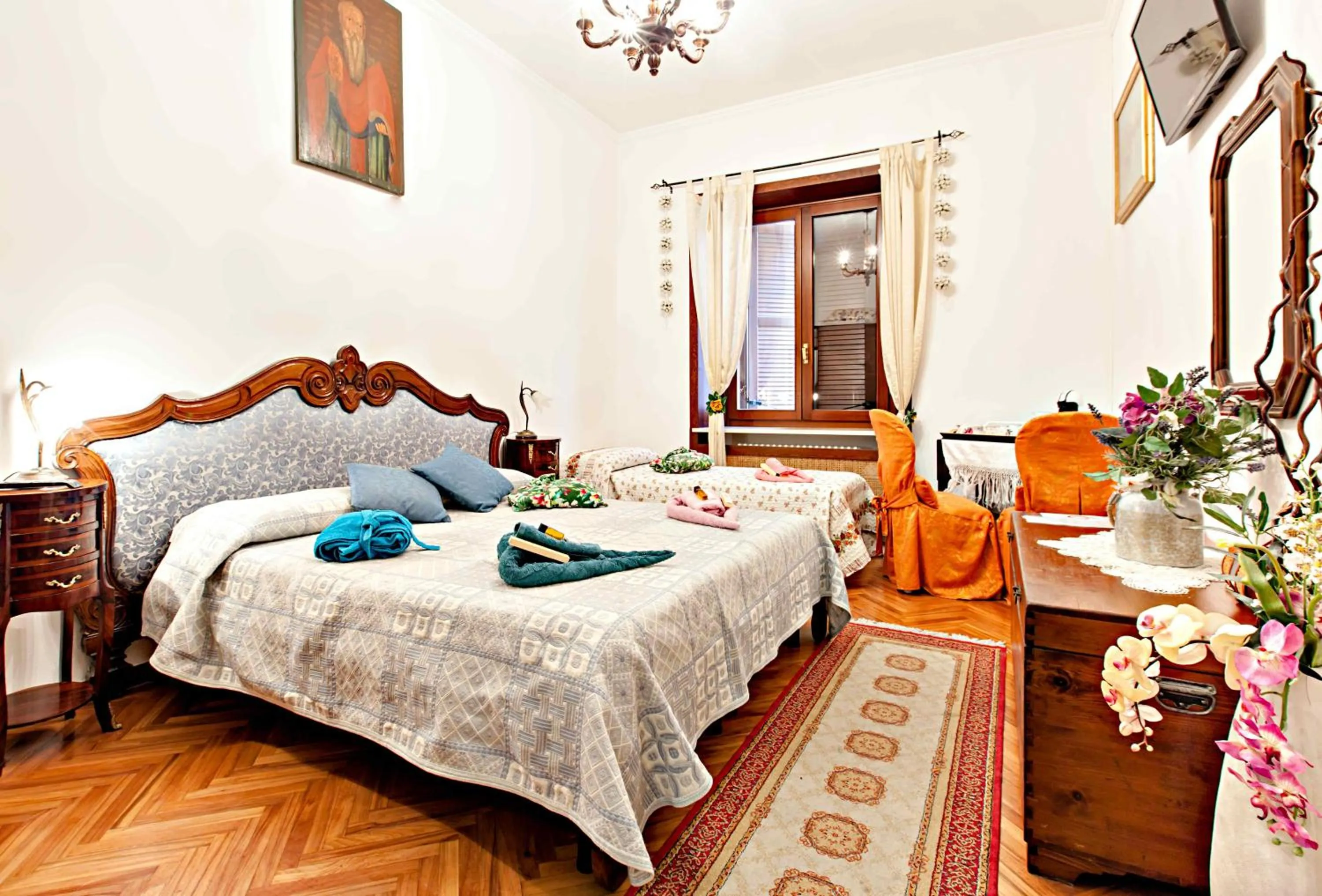 Photo of the whole room, Bed in Art&Coffee