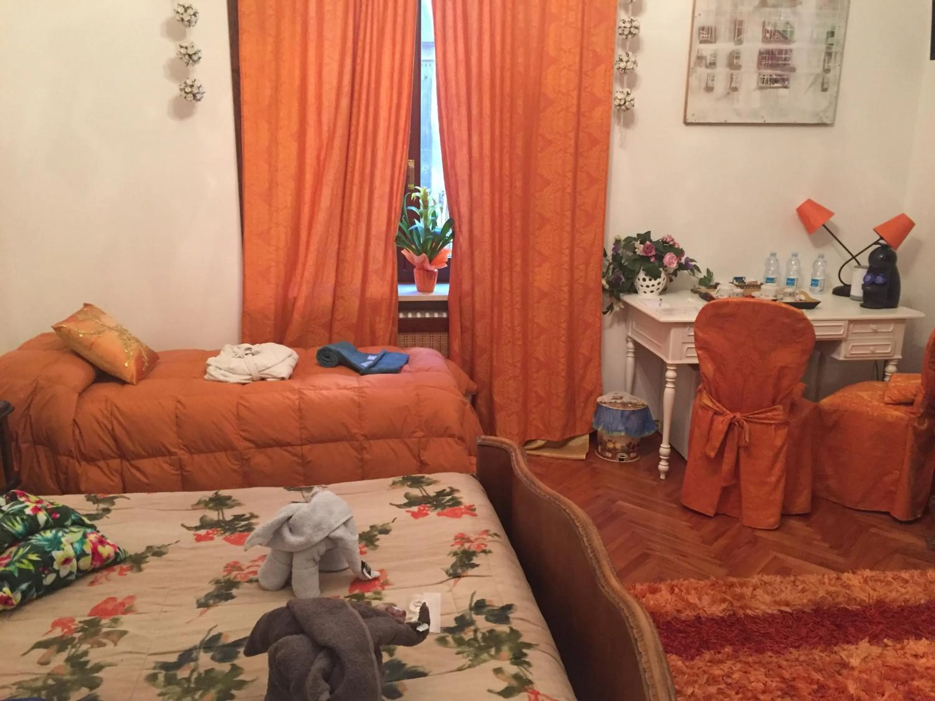 Photo of the whole room, Bed in Art&Coffee