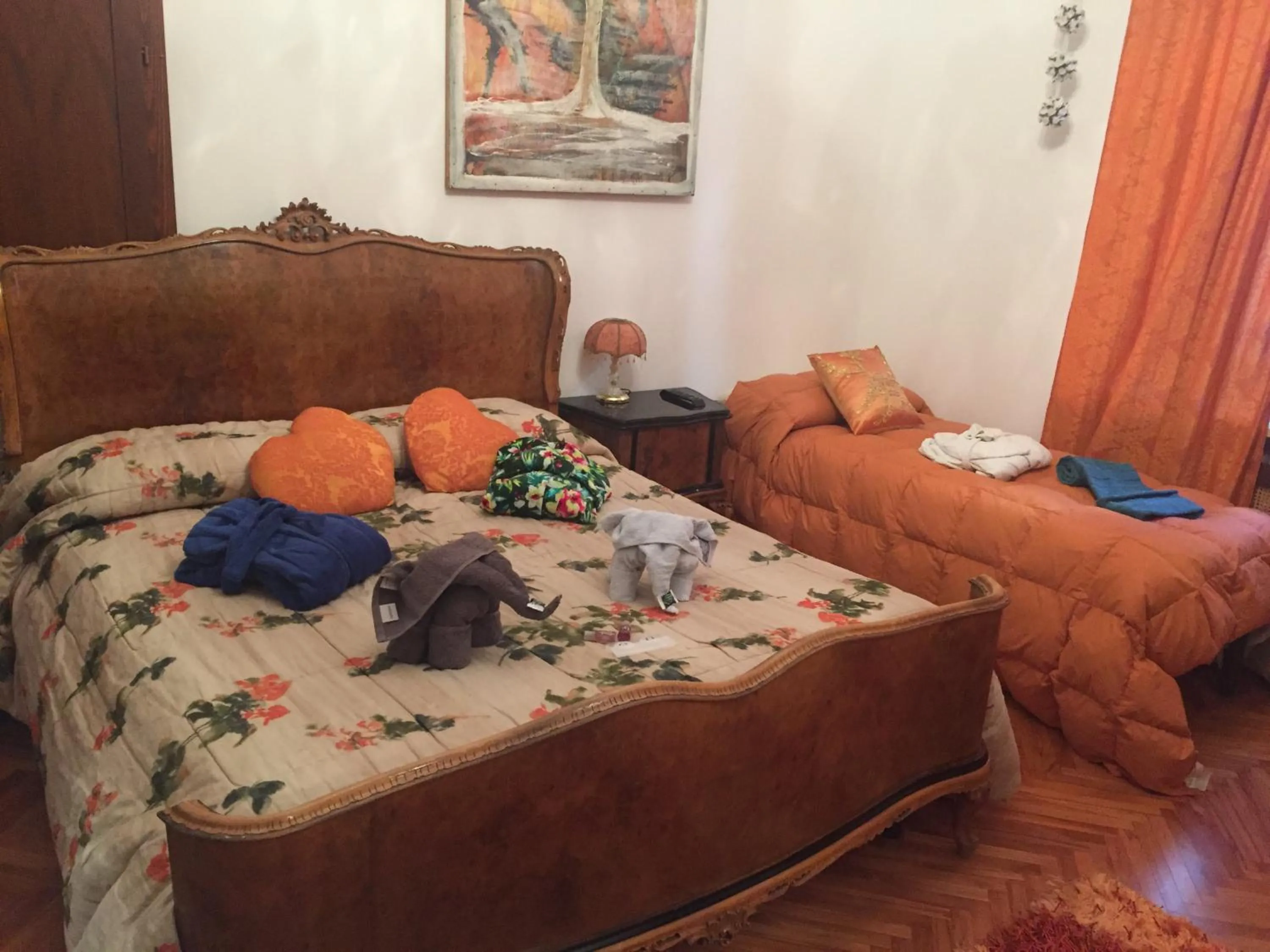 Photo of the whole room, Bed in Art&Coffee