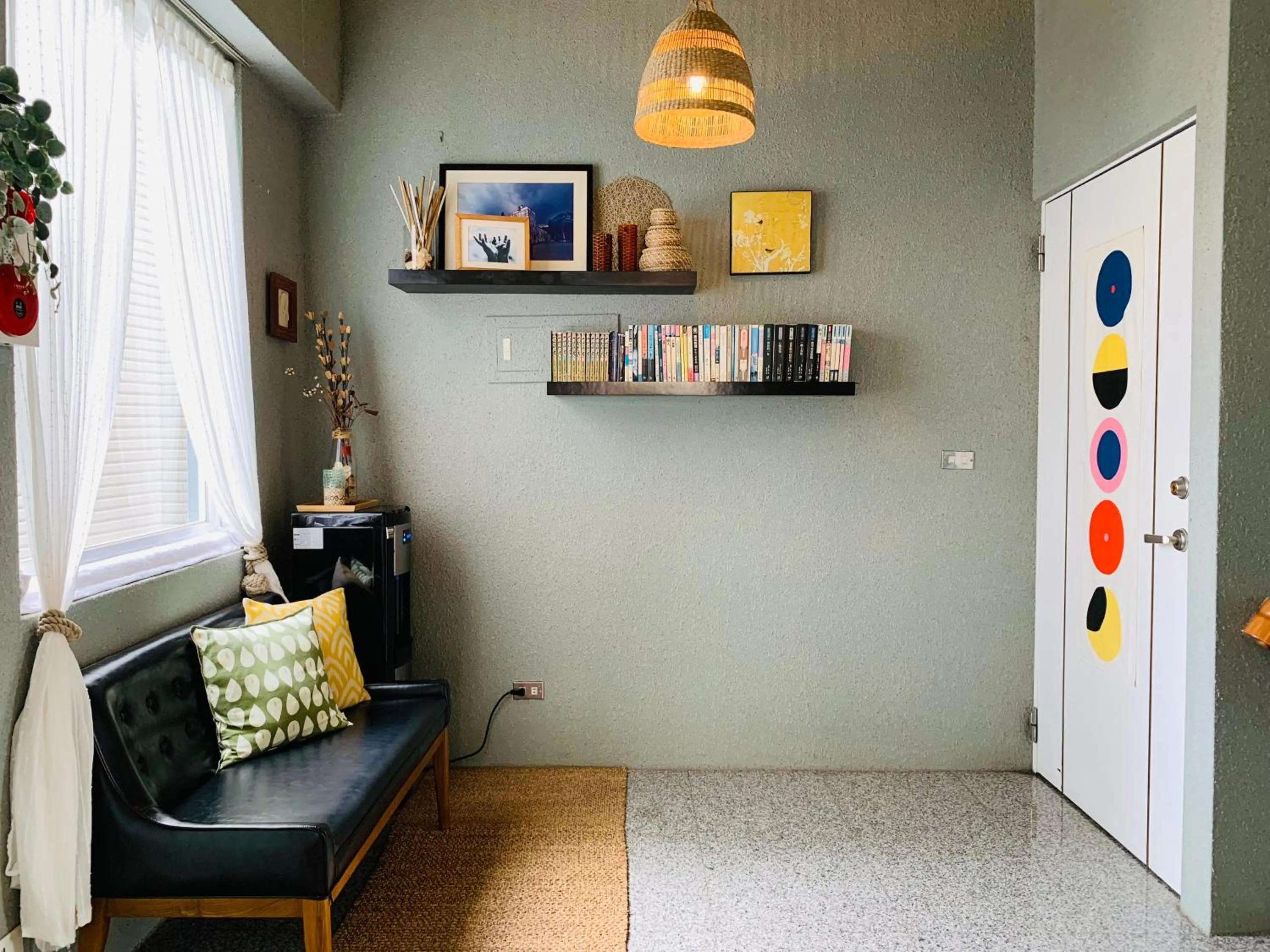 Communal lounge/ TV room in The Deer Head Inn