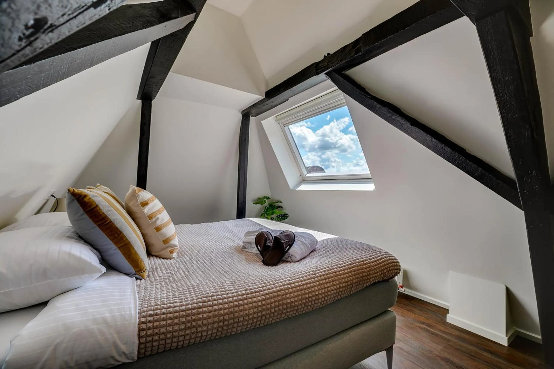 Bed in Haarlem Hotel Suites