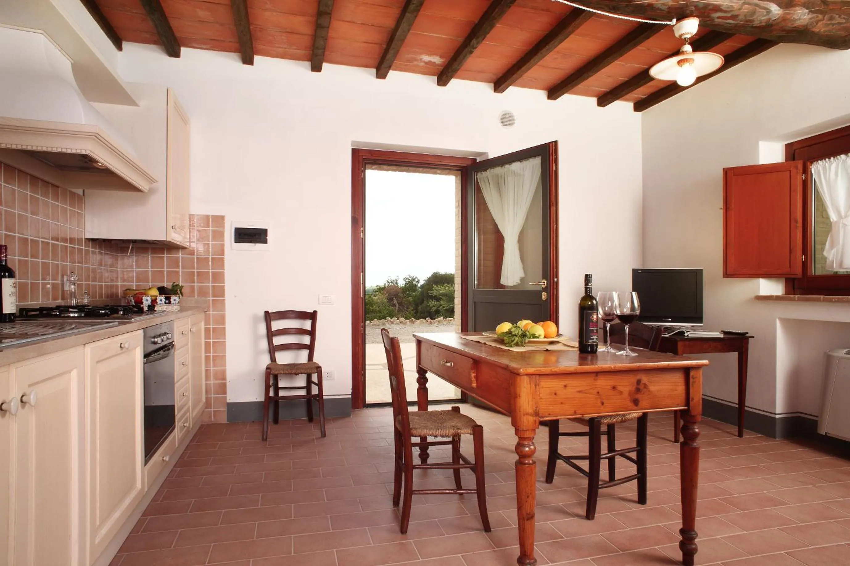 Kitchen or kitchenette in Agriturismo Il Poggione
