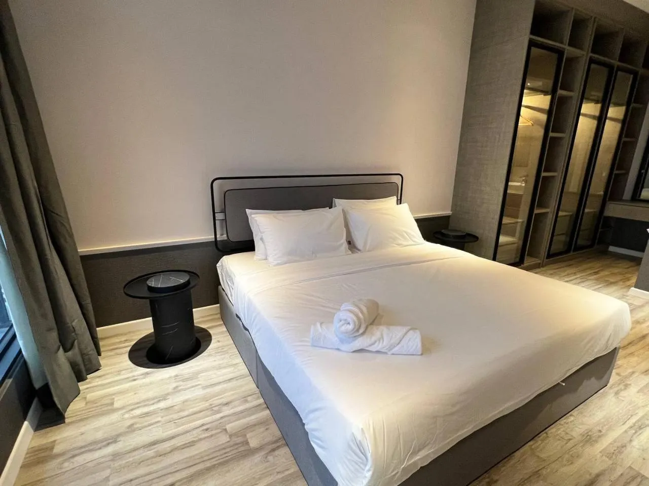 Bed in Millerz Square