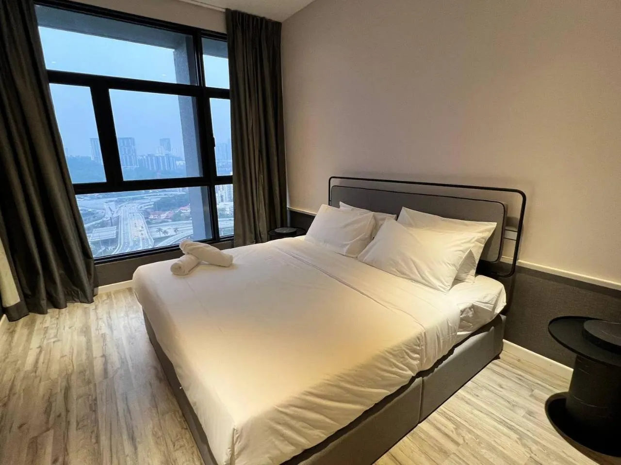 Bed in Millerz Square