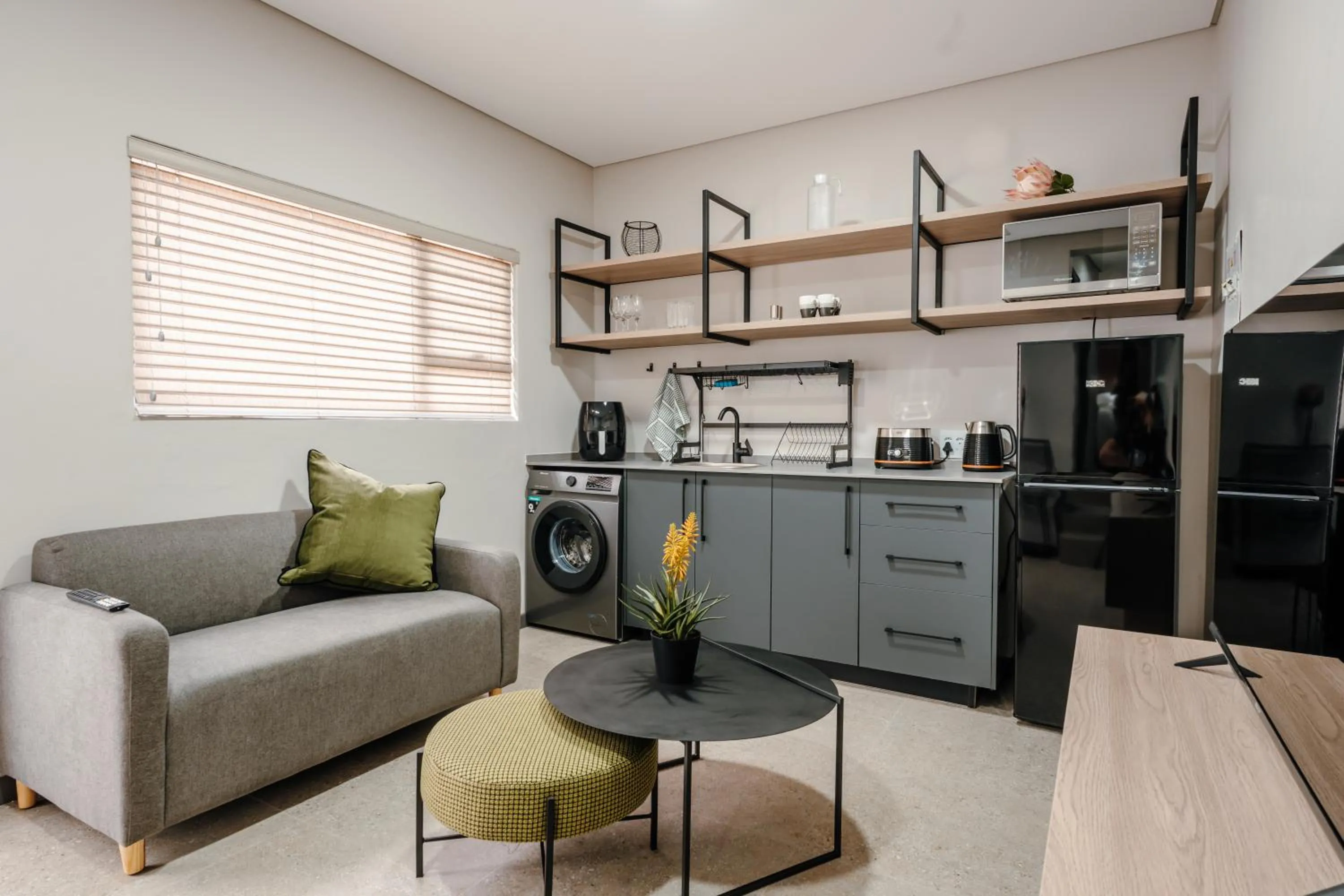 Kitchen or kitchenette in 80 on Thabo