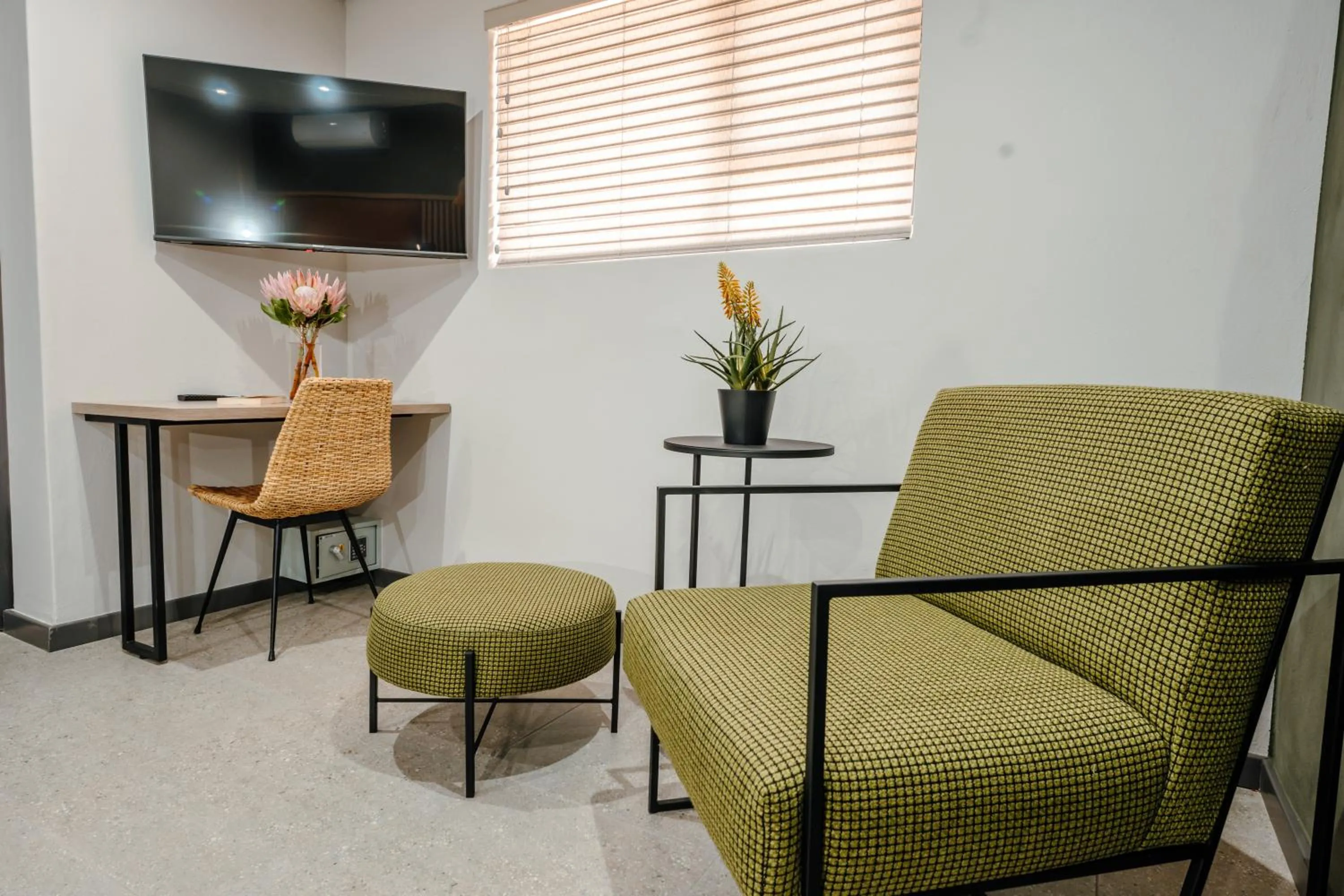 Seating area in 80 on Thabo