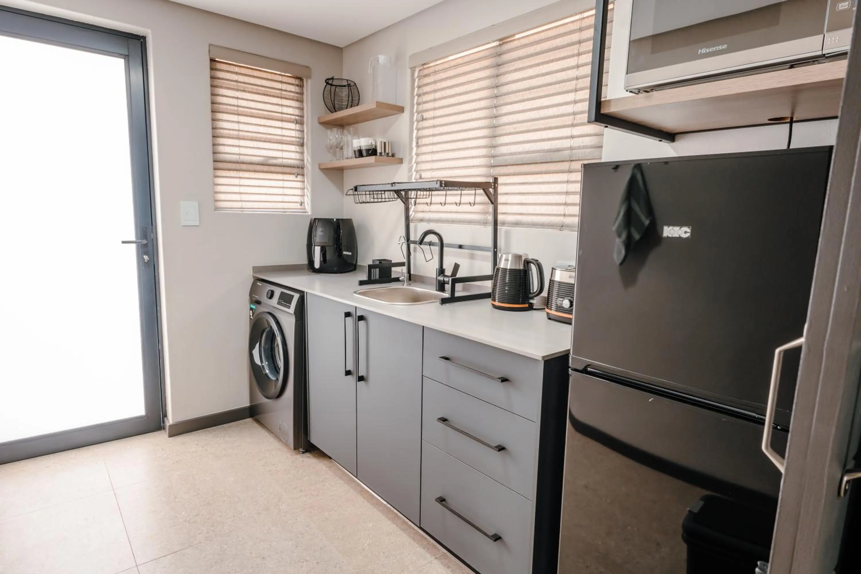 Kitchen or kitchenette in 80 on Thabo