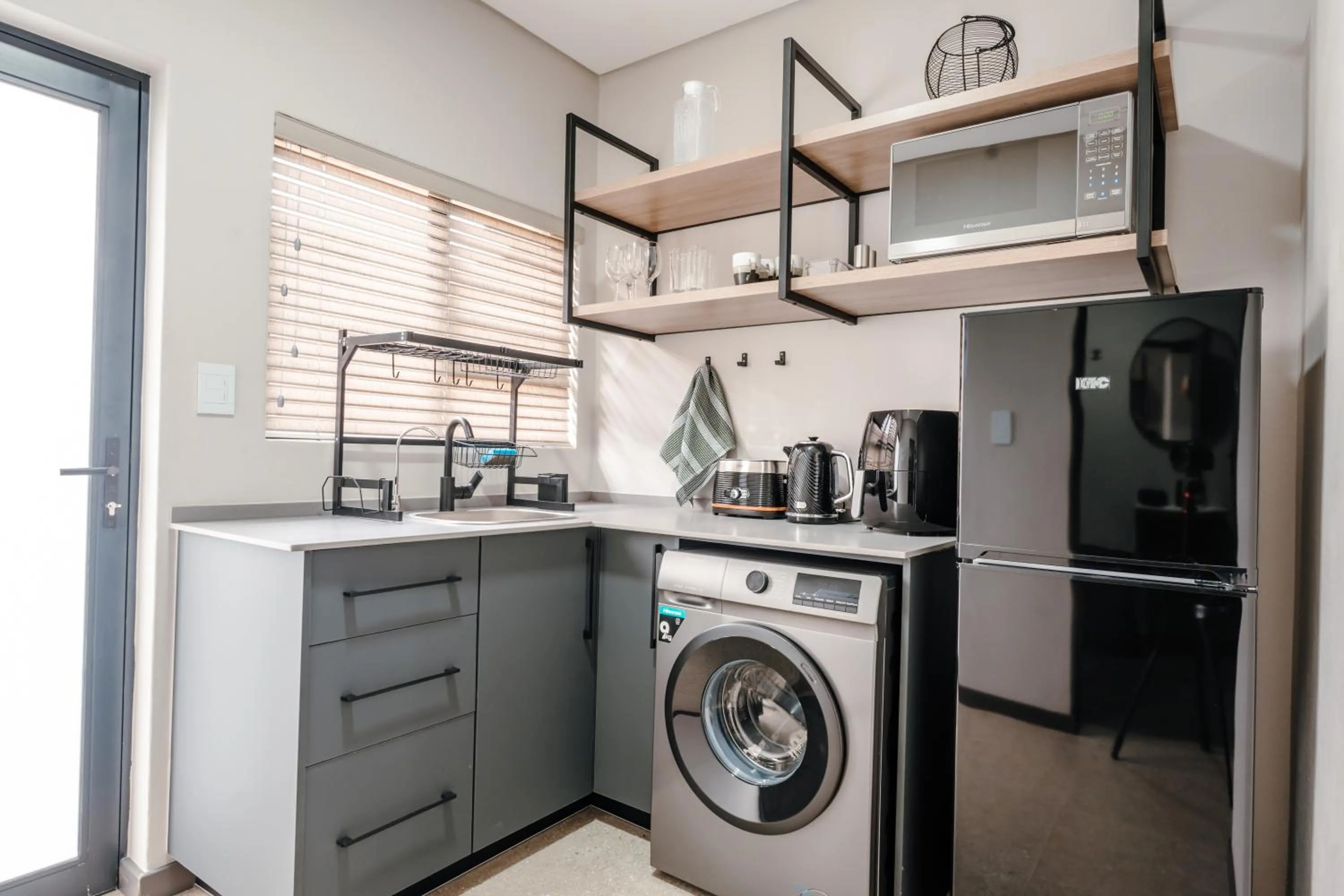 Coffee/tea facilities in 80 on Thabo