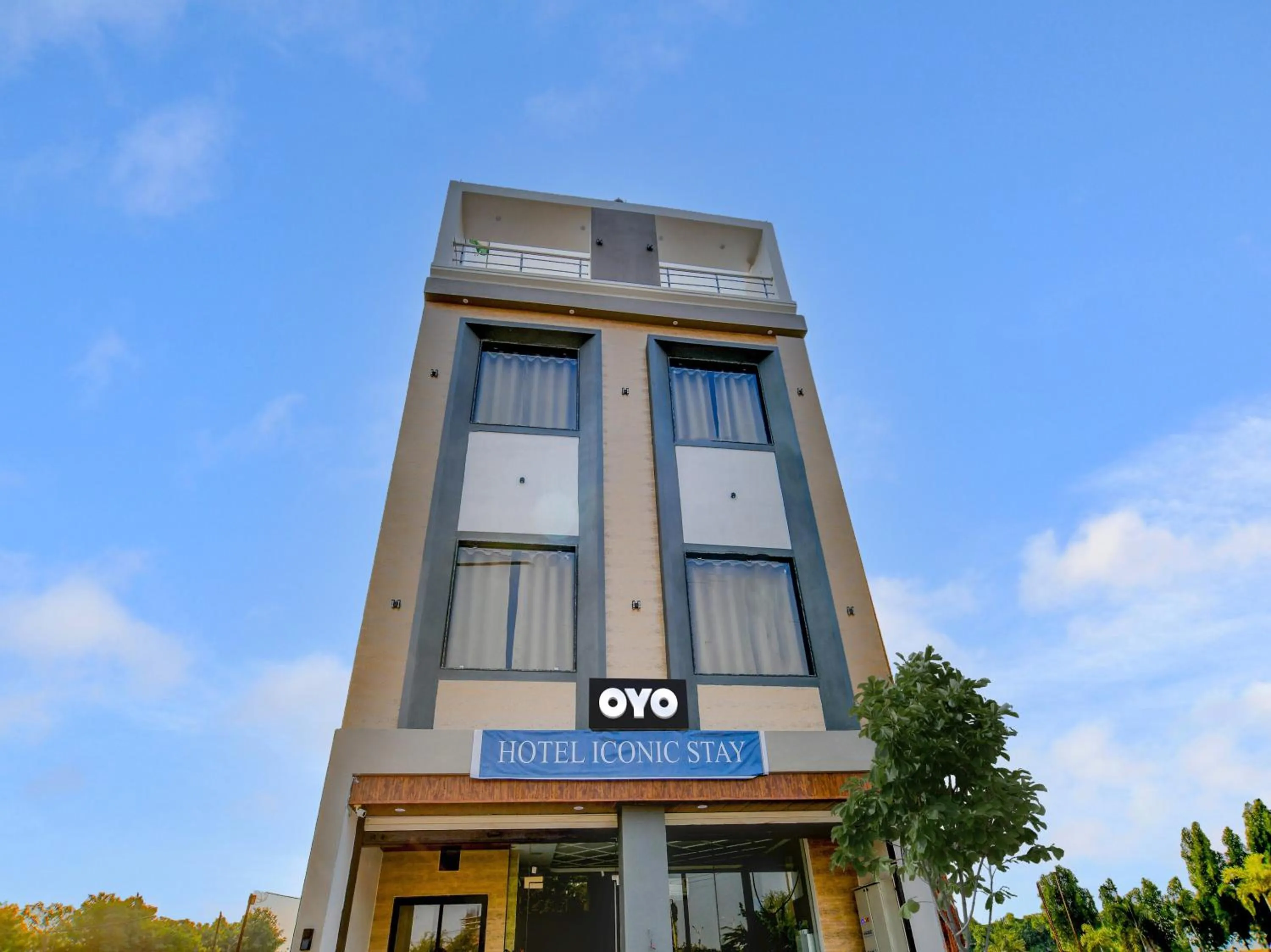 Facade/entrance in Hotel O Iconic Stay