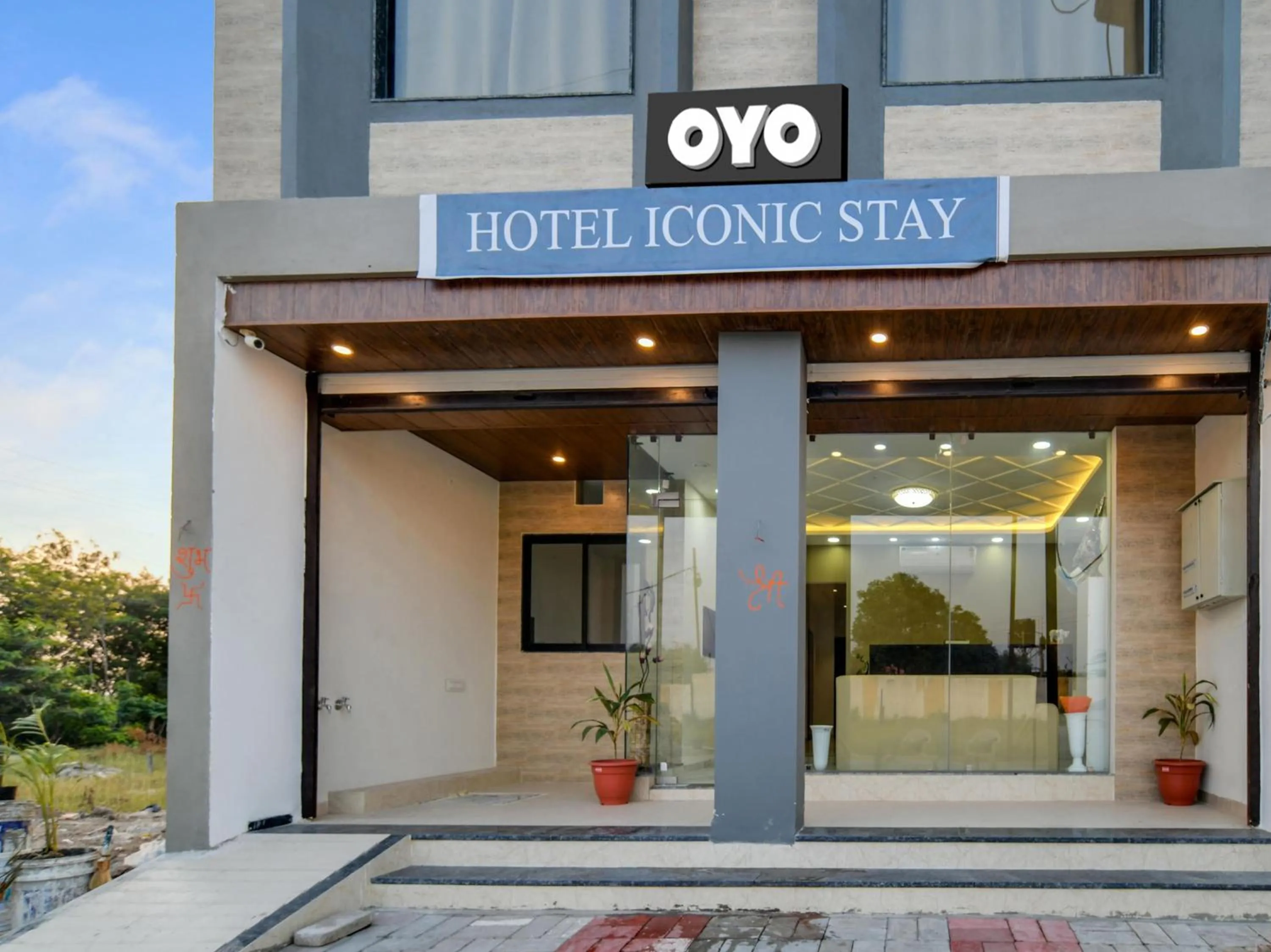 Facade/entrance in Hotel O Iconic Stay