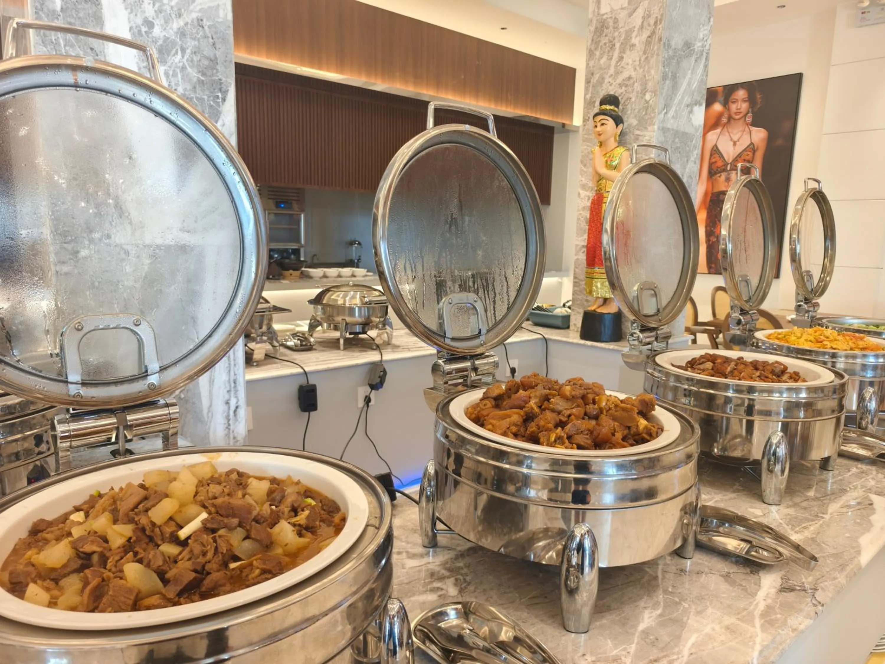 Restaurant/places to eat in MonMonBoutique Hotel