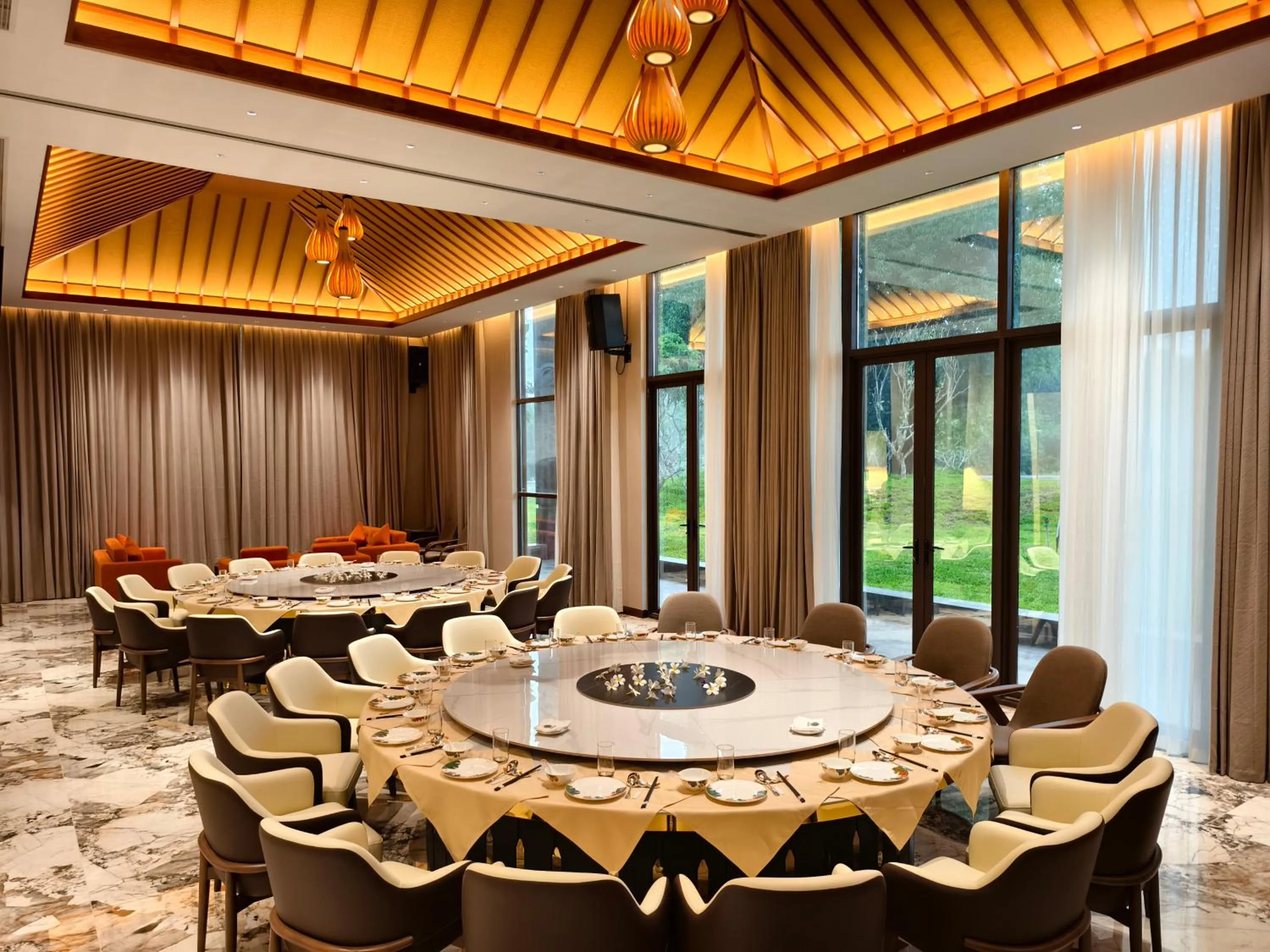 Restaurant/places to eat in MonMonBoutique Hotel