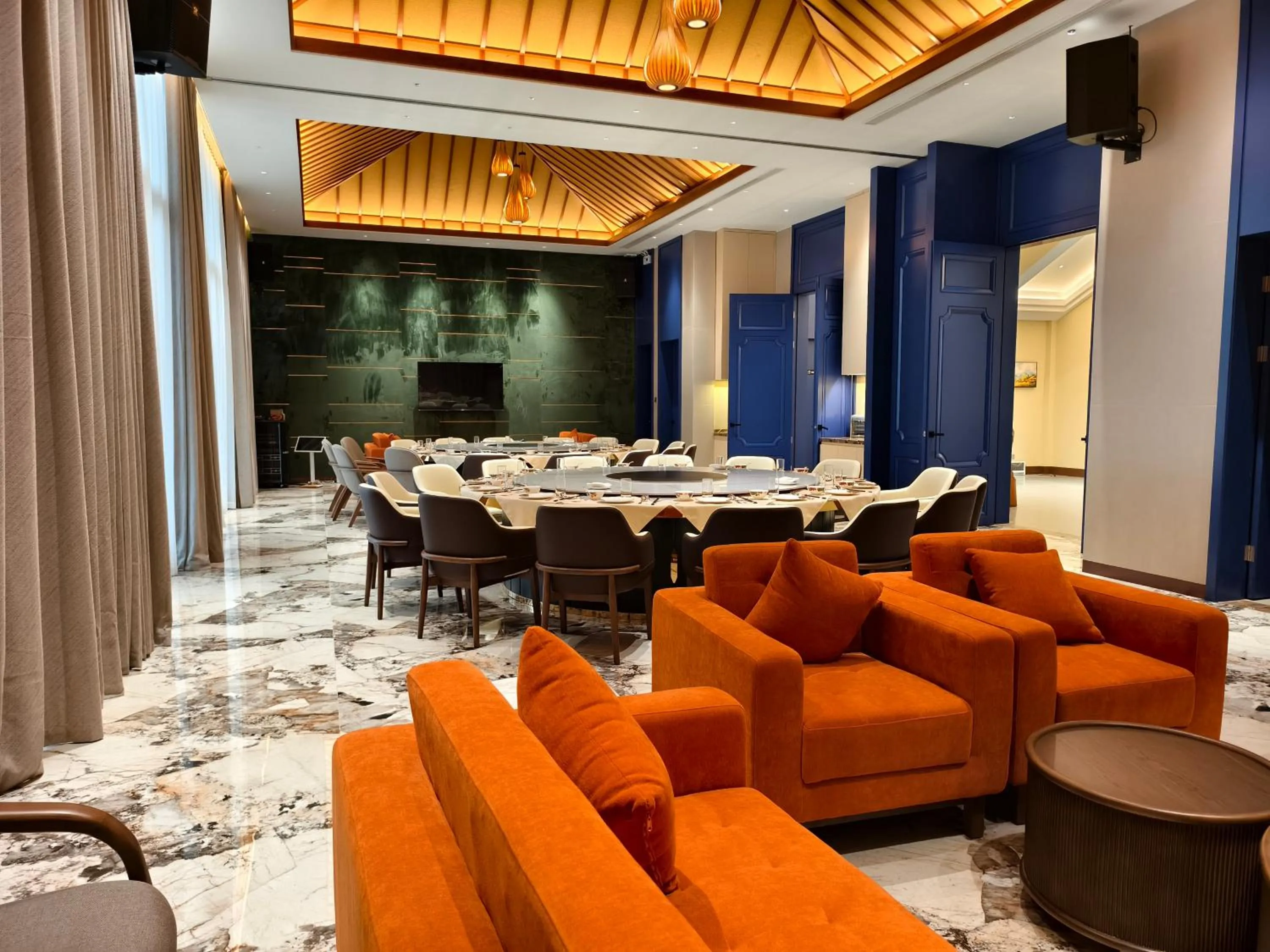 Restaurant/places to eat in MonMonBoutique Hotel