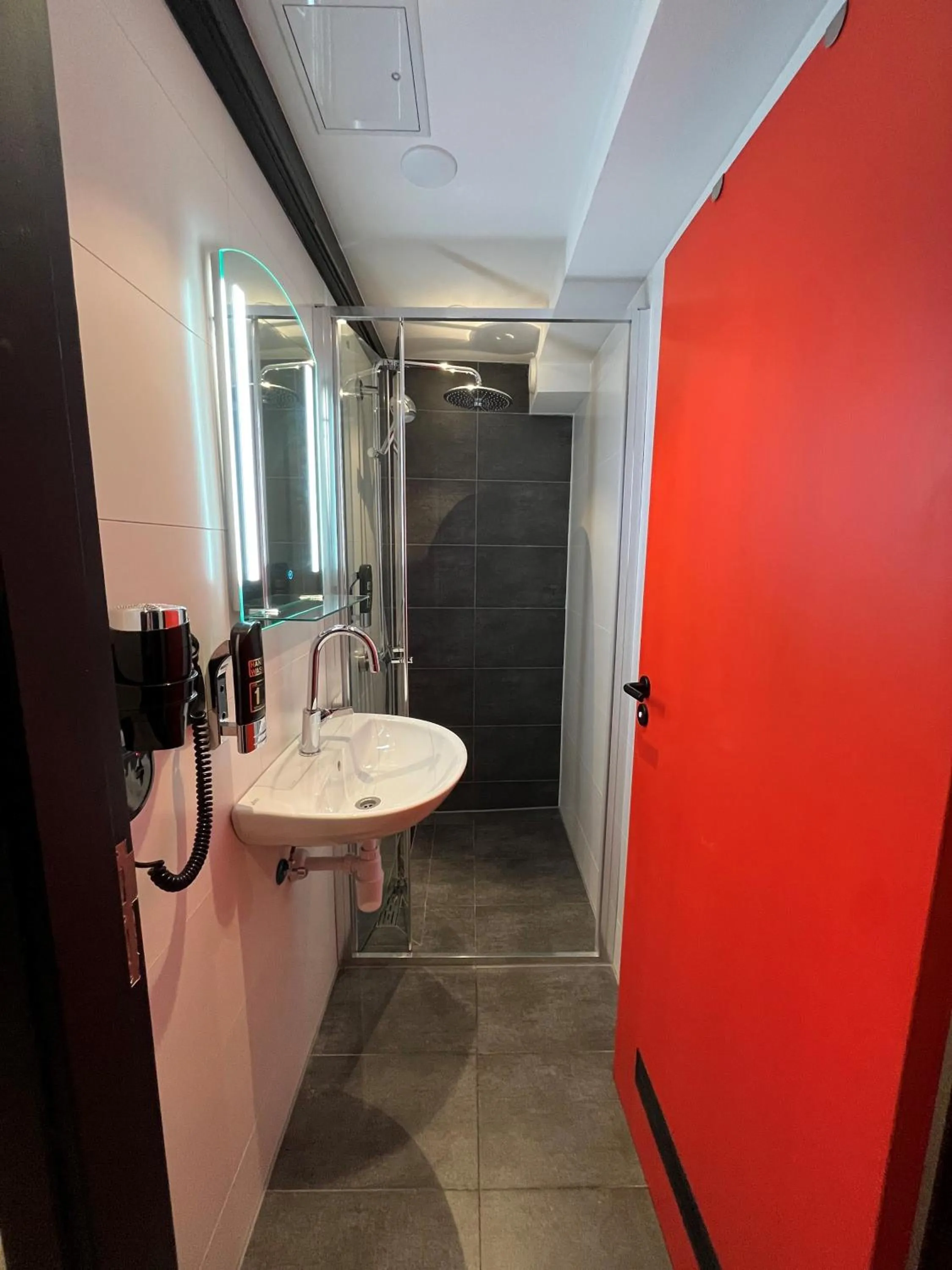 Bathroom in Heart of Amsterdam Hostel