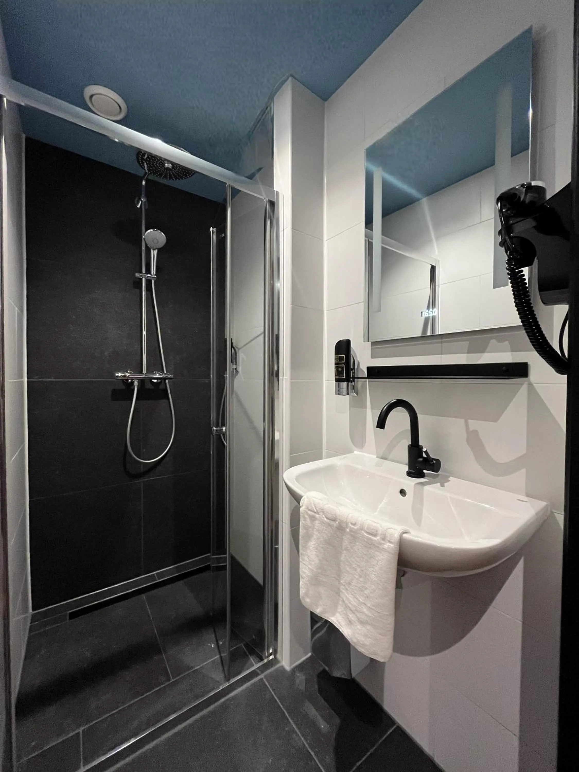 Shower in Heart of Amsterdam Hostel